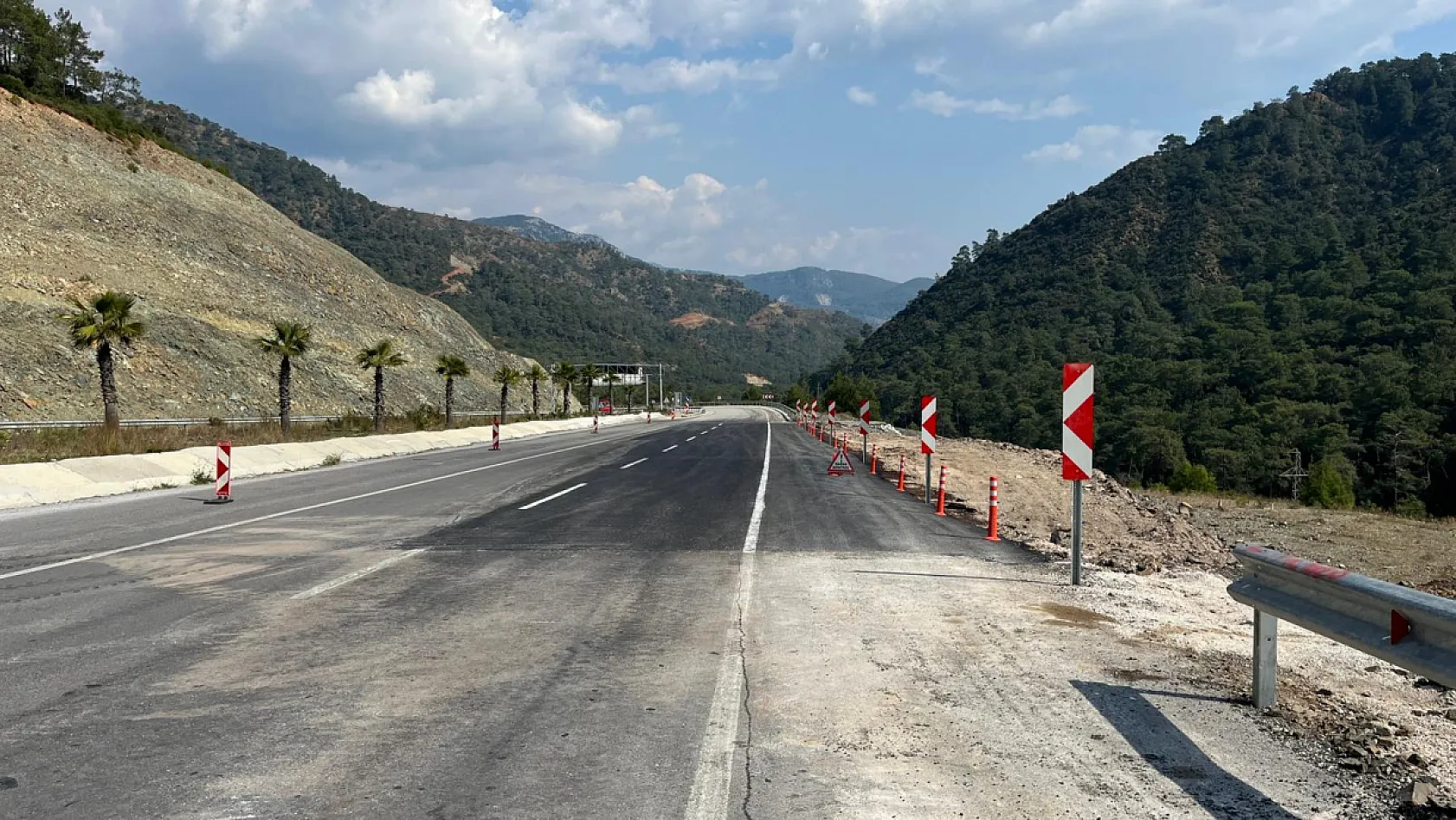 Fethiye yolunda yağışın açtığı hasar onarıldı: Göcek Tüneli çıkışı kontrollü geçişte