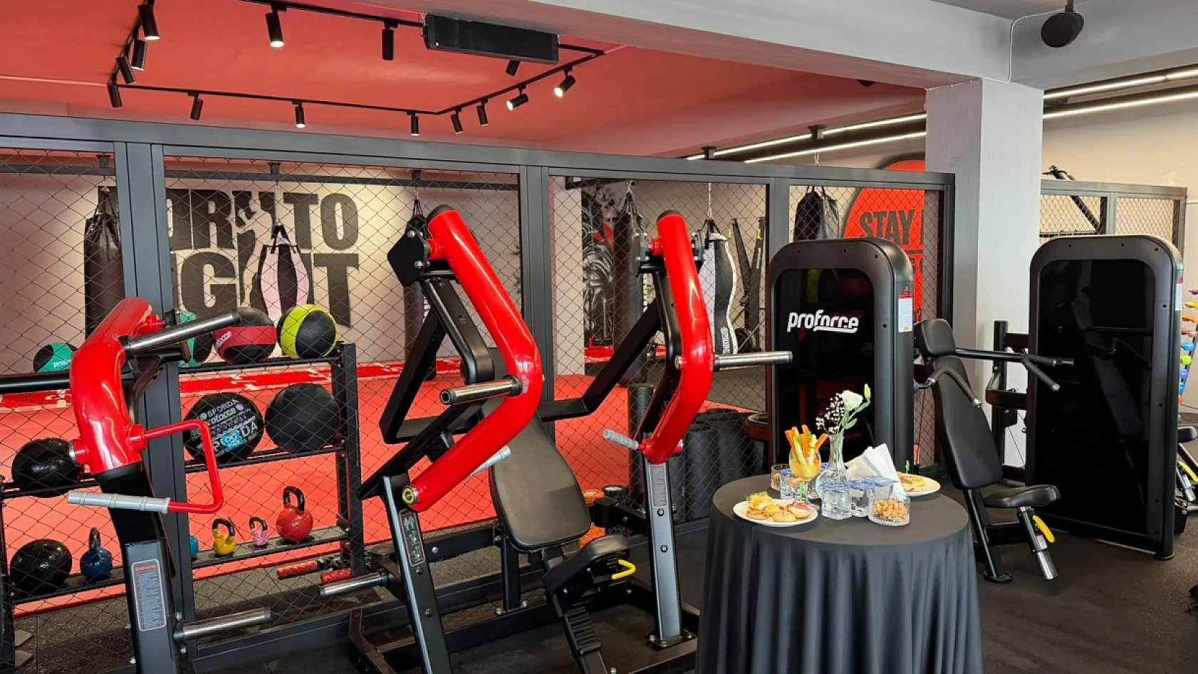 Fethiye'de 'Stay Fit Training Club' kapılarını açtı