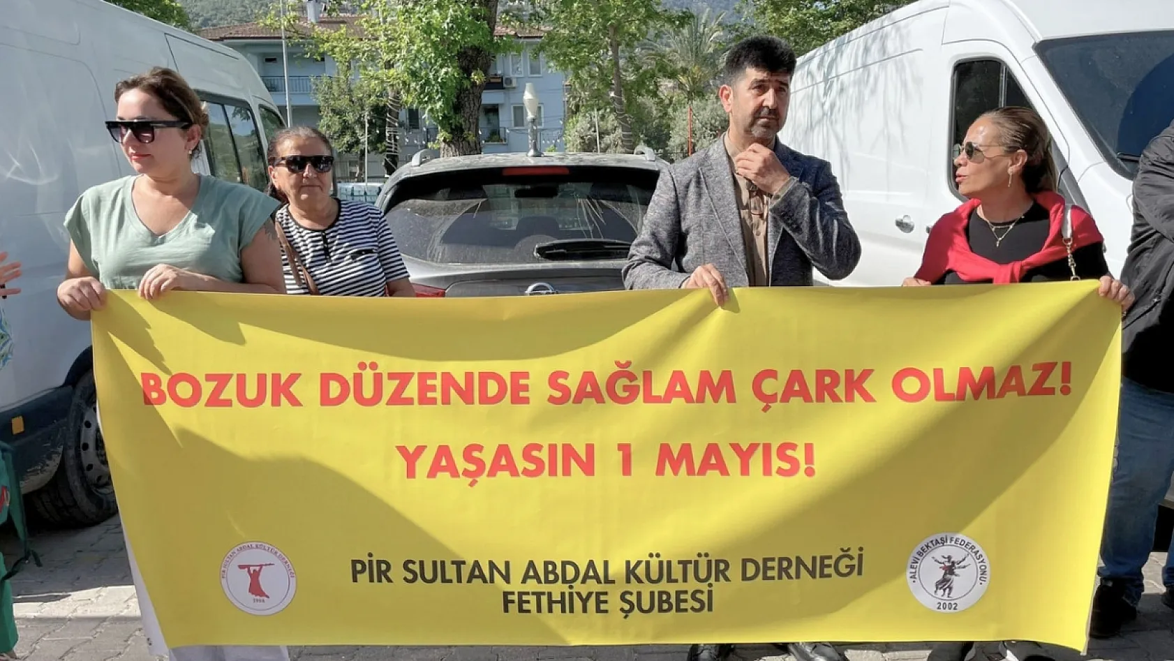 Fethiye'de 1 Mayıs coşkusu: 'Birlikte değiştirelim' çağrısıyla emek ve dayanışma yürüyüşü