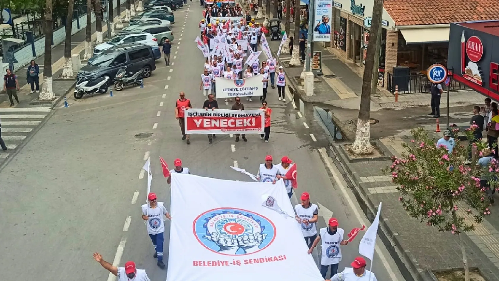 Fethiye'de 1 Mayıs coşkusu: 'Birlikte değiştirelim' çağrısıyla emek ve dayanışma yürüyüşü