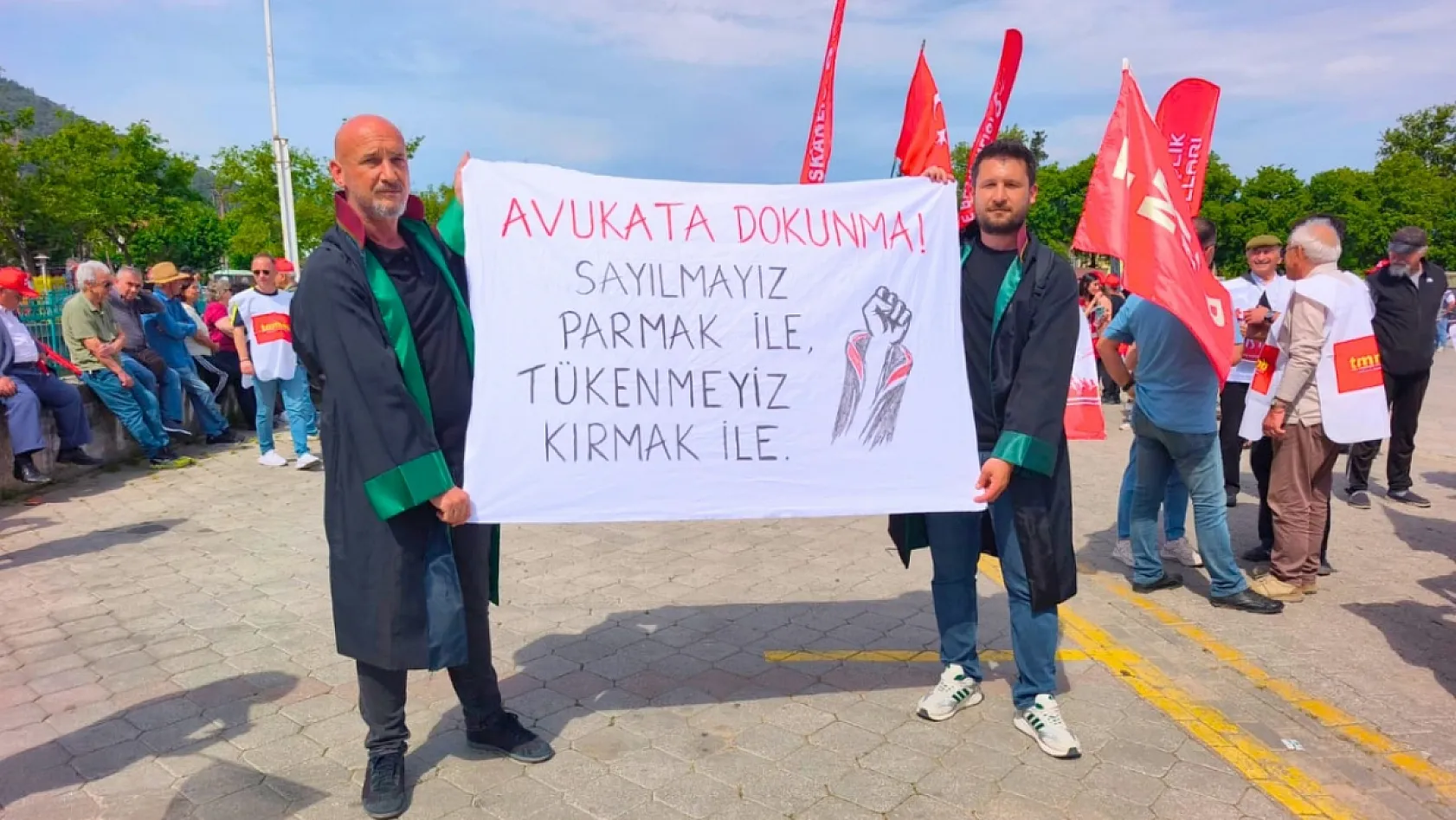 Fethiye'de 1 Mayıs'ta hukuk ve emek vurgusu: 'Saldırılar sona ermeli'