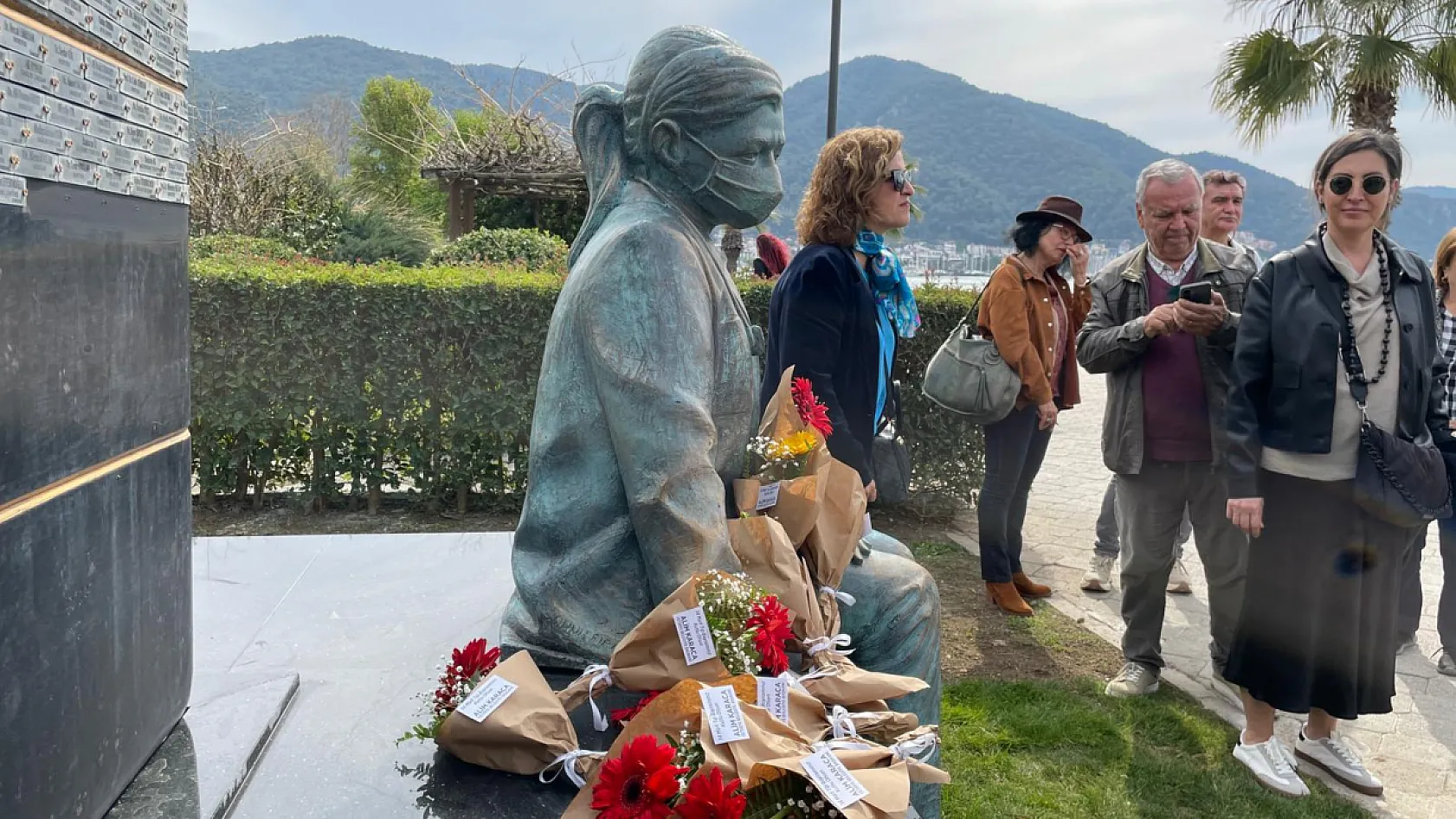 Fethiye'de 14 Mart'ta anlamlı yürüyüş: Pandemide hayatını kaybeden sağlıkçılar anıldı