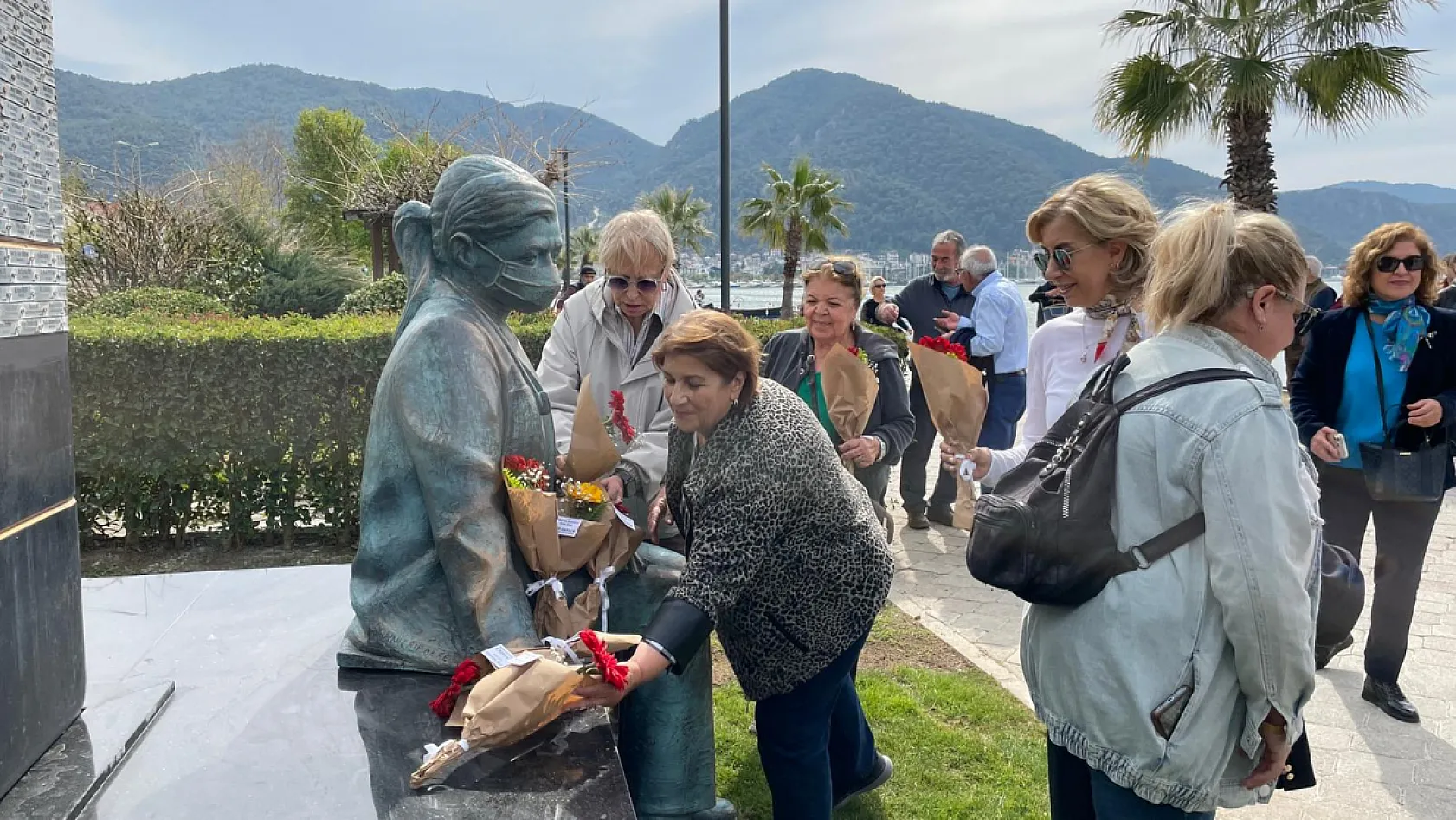 Fethiye'de 14 Mart'ta anlamlı yürüyüş: Pandemide hayatını kaybeden sağlıkçılar anıldı