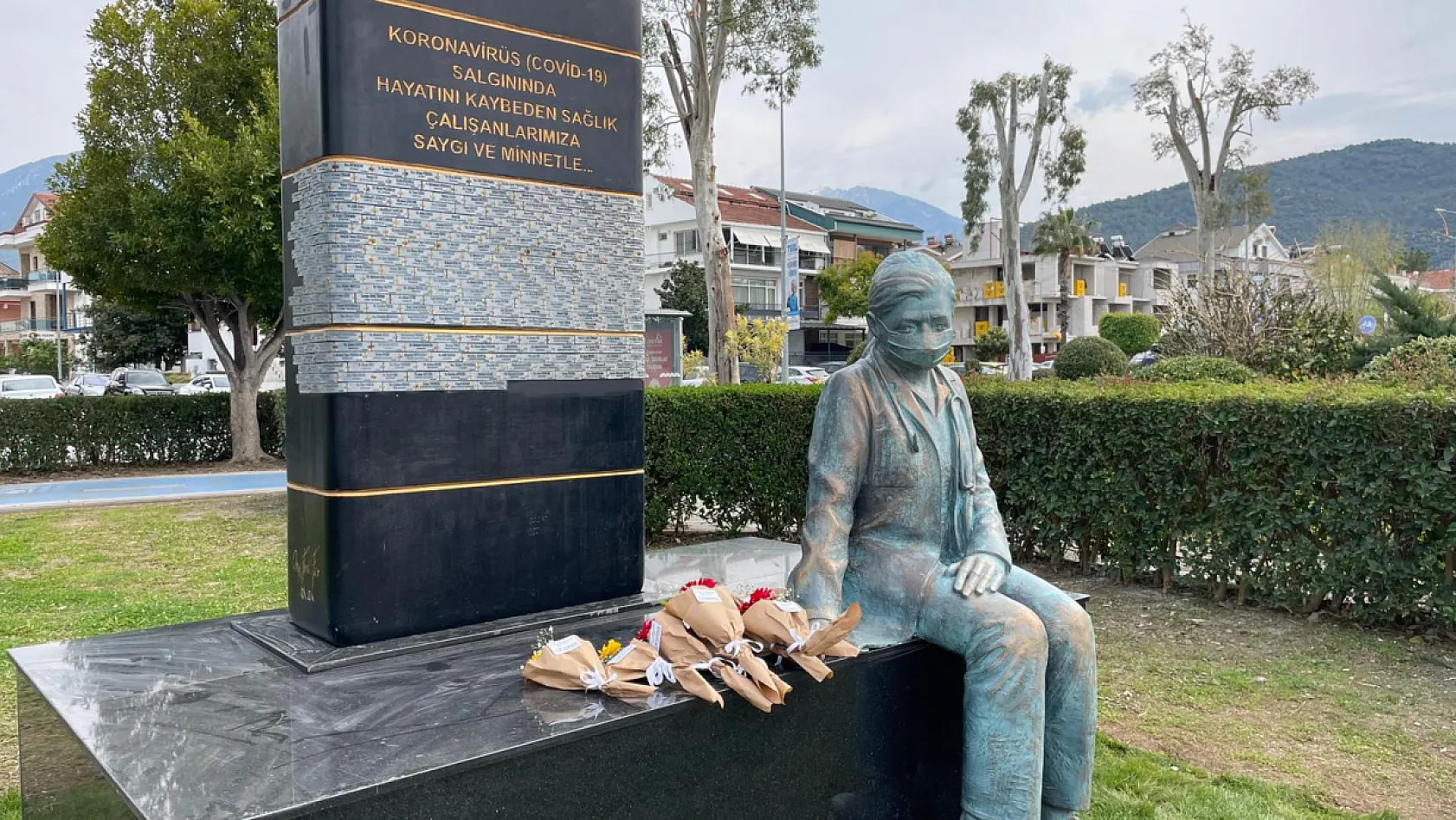 Fethiye'de 14 Mart'ta anlamlı yürüyüş: Pandemide hayatını kaybeden sağlıkçılar anıldı