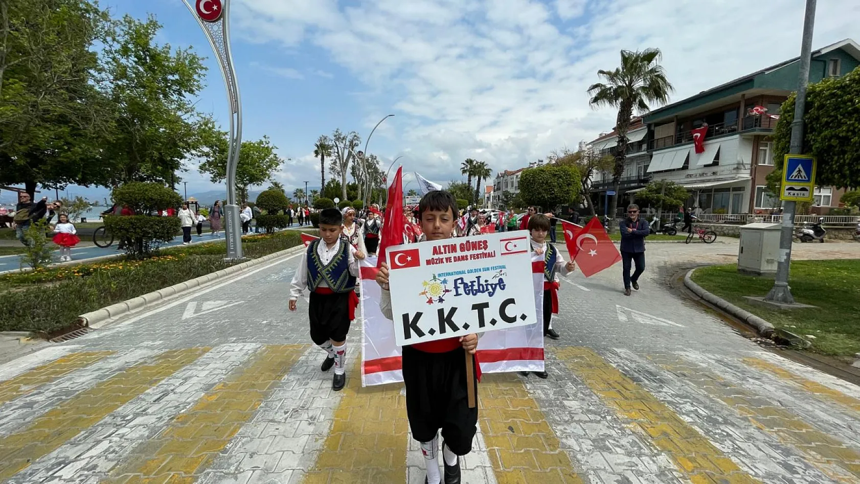 Fethiye'de 23 Nisan coşkusu 'Kortej Yürüyüşüyle' taçlandı