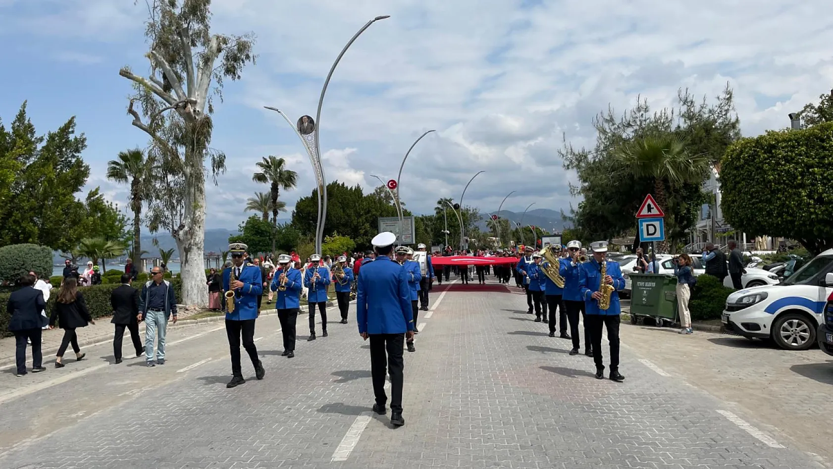 Fethiye'de 23 Nisan coşkusu 'Kortej Yürüyüşüyle' taçlandı