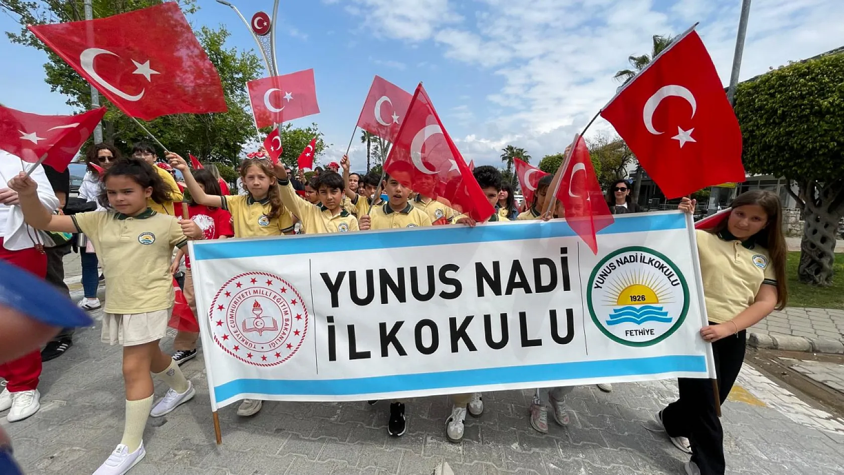 Fethiye'de 23 Nisan coşkusu 'Kortej Yürüyüşüyle' taçlandı