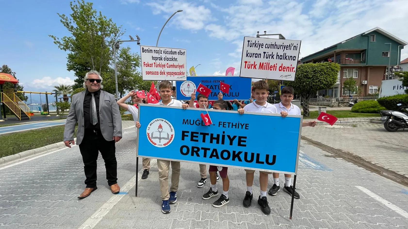 Fethiye'de 23 Nisan coşkusu 'Kortej Yürüyüşüyle' taçlandı
