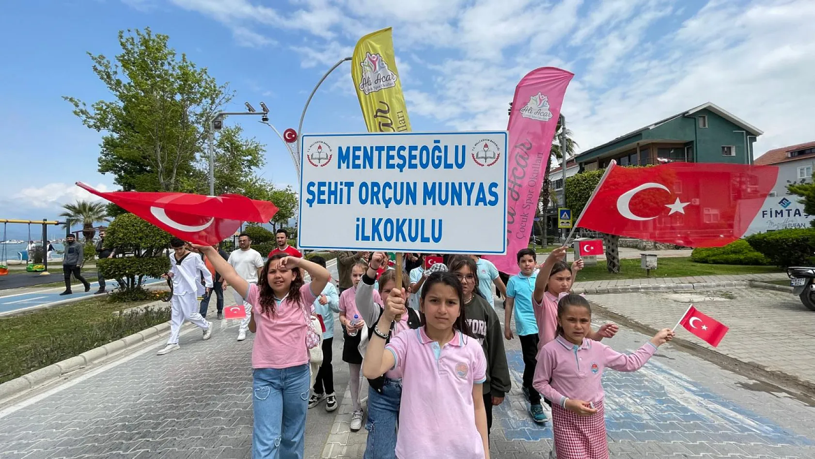 Fethiye'de 23 Nisan coşkusu 'Kortej Yürüyüşüyle' taçlandı