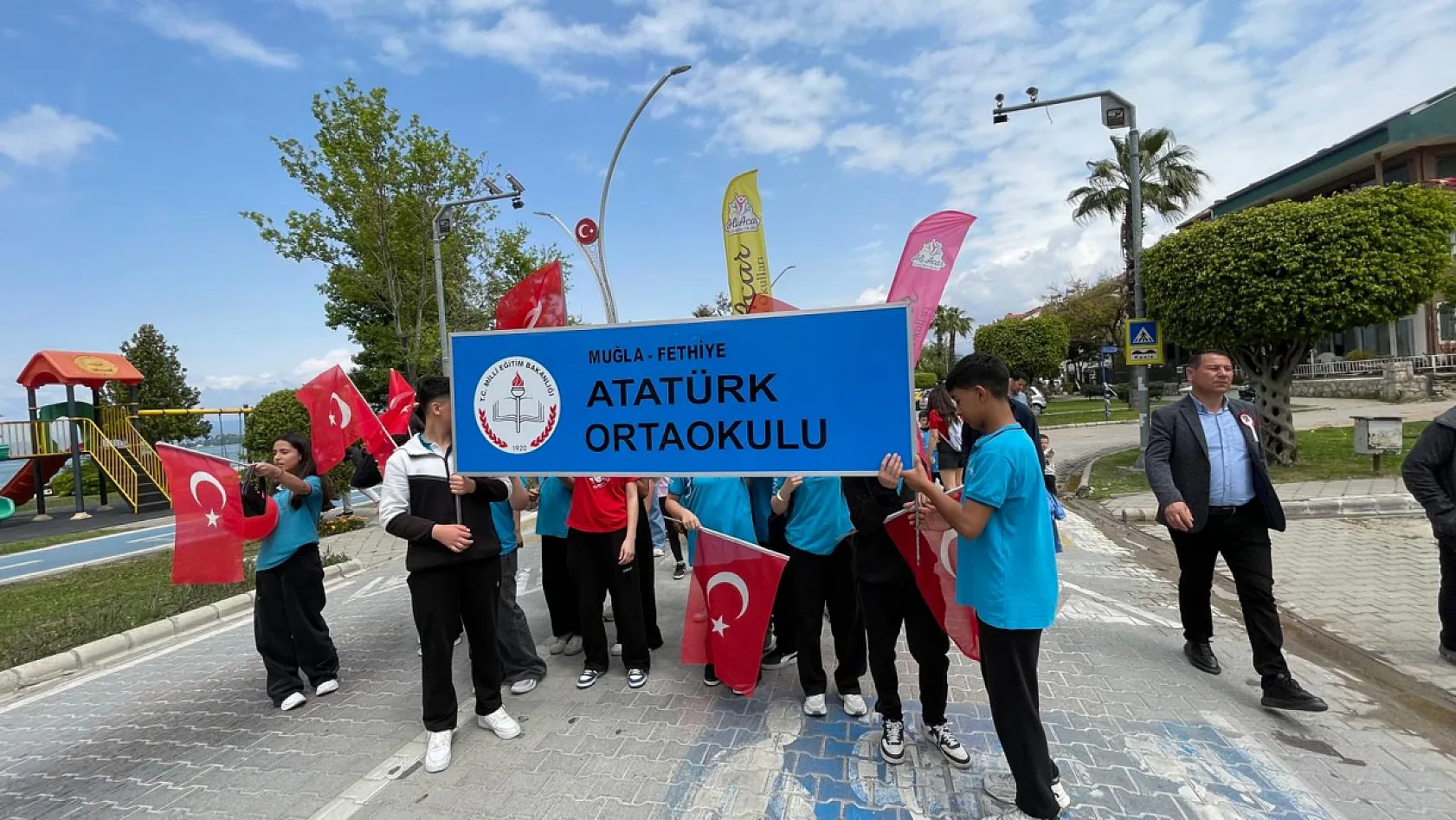 Fethiye'de 23 Nisan coşkusu 'Kortej Yürüyüşüyle' taçlandı