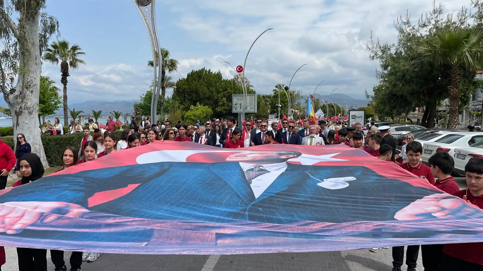 Fethiye'de 23 Nisan coşkusu 'Kortej Yürüyüşüyle' taçlandı
