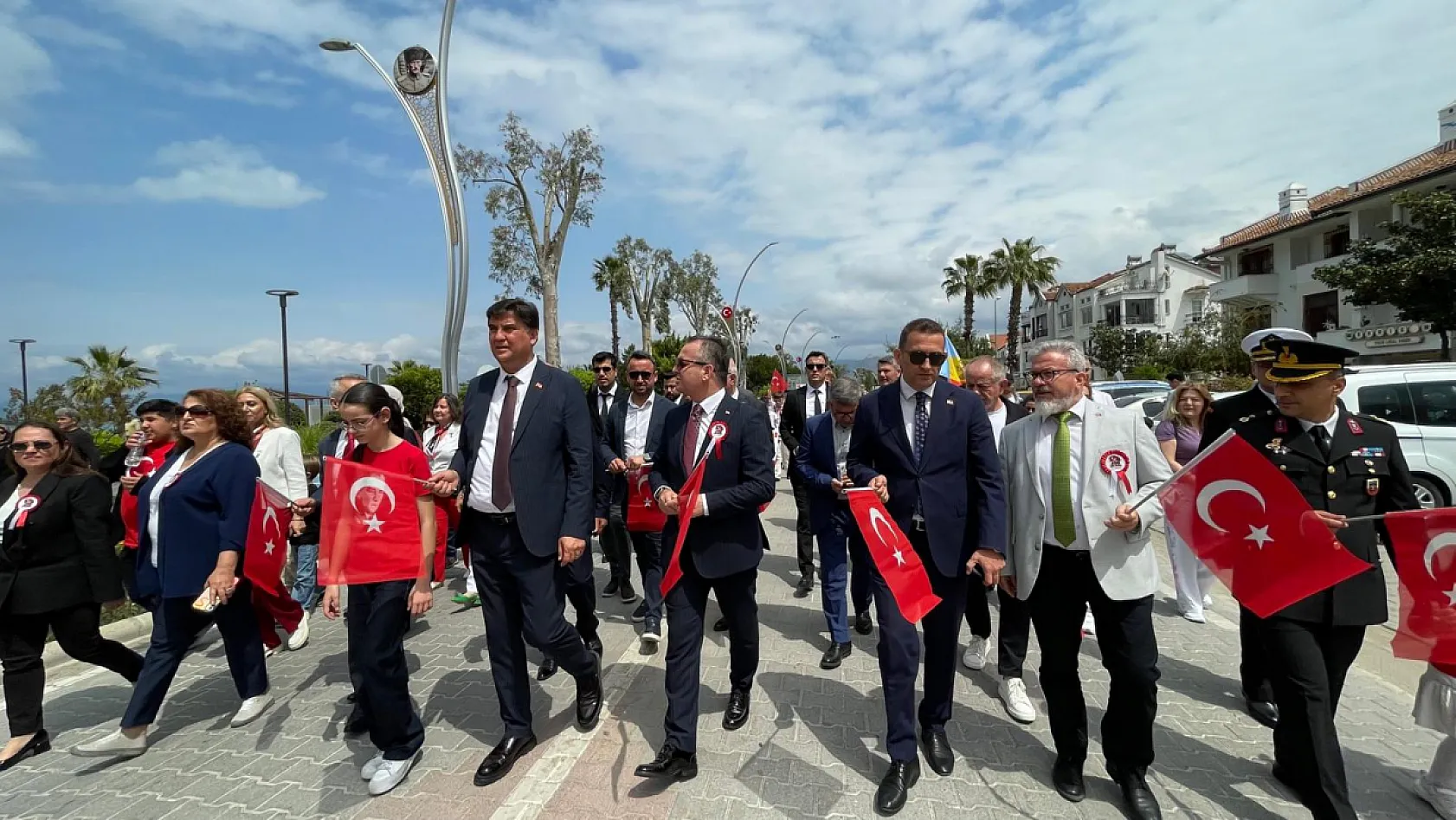 Fethiye'de 23 Nisan coşkusu 'Kortej Yürüyüşüyle' taçlandı