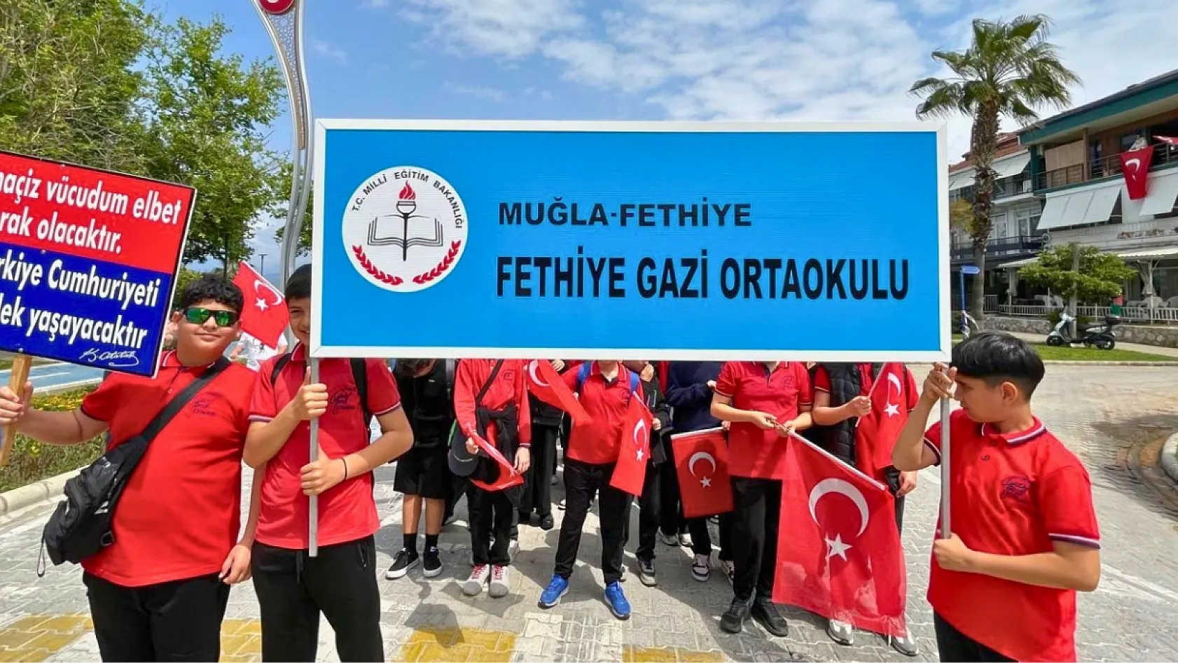 Fethiye'de 23 Nisan coşkusu 'Kortej Yürüyüşüyle' taçlandı