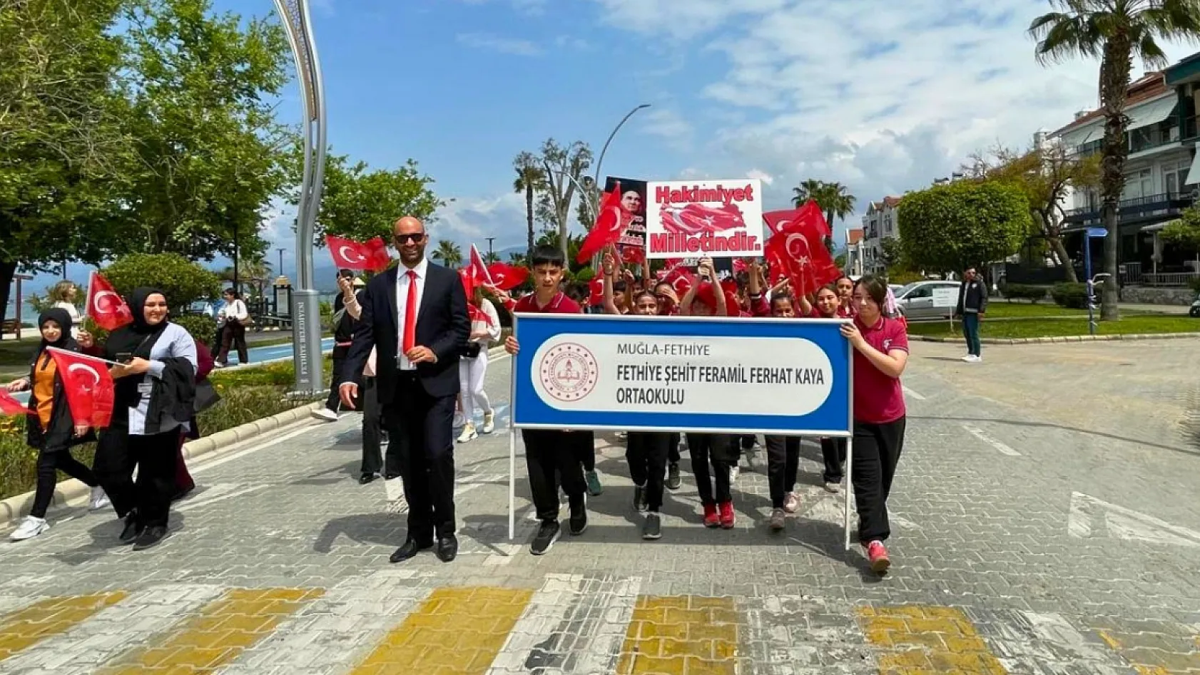 Fethiye'de 23 Nisan coşkusu 'Kortej Yürüyüşüyle' taçlandı