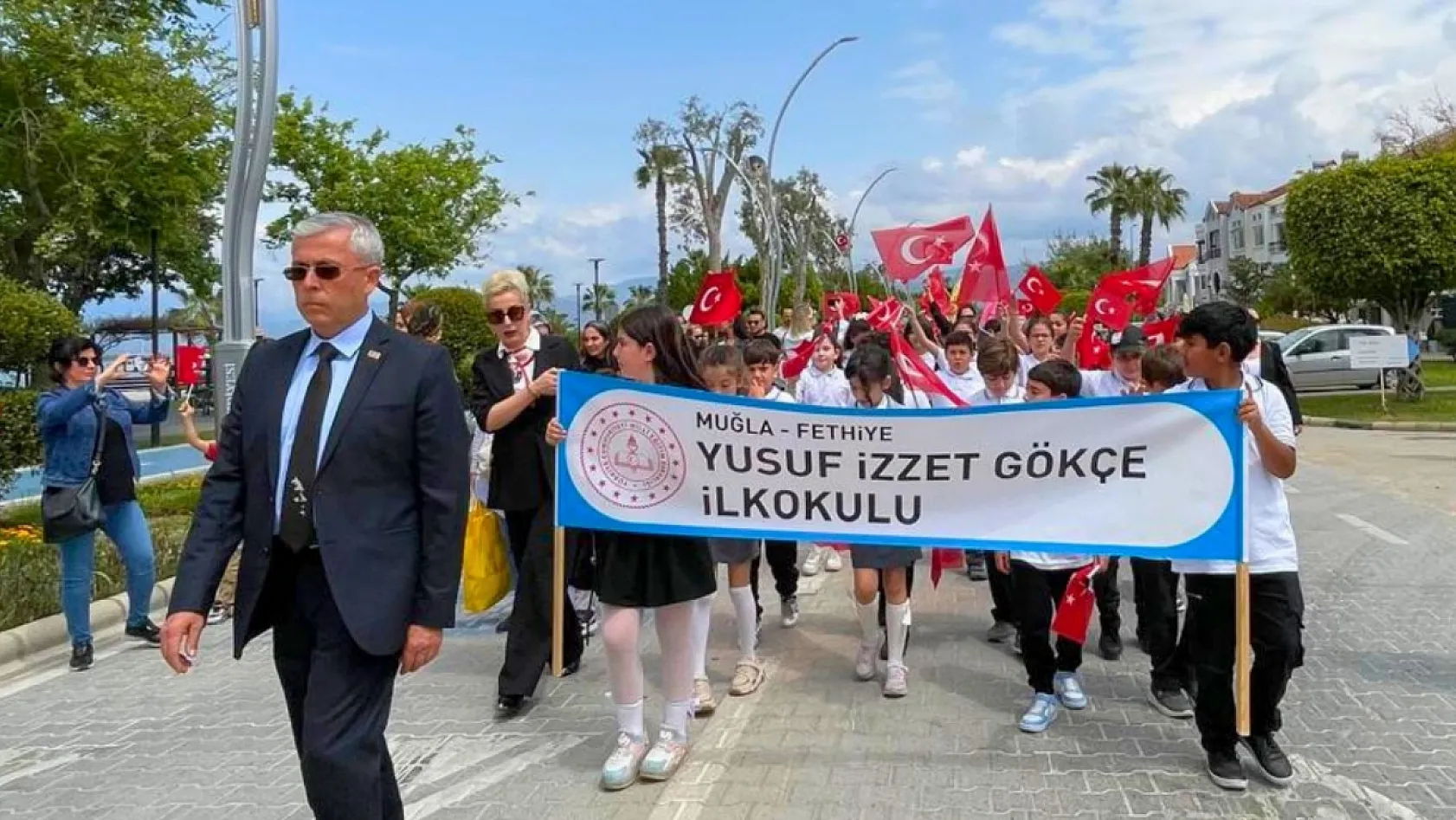 Fethiye'de 23 Nisan coşkusu 'Kortej Yürüyüşüyle' taçlandı