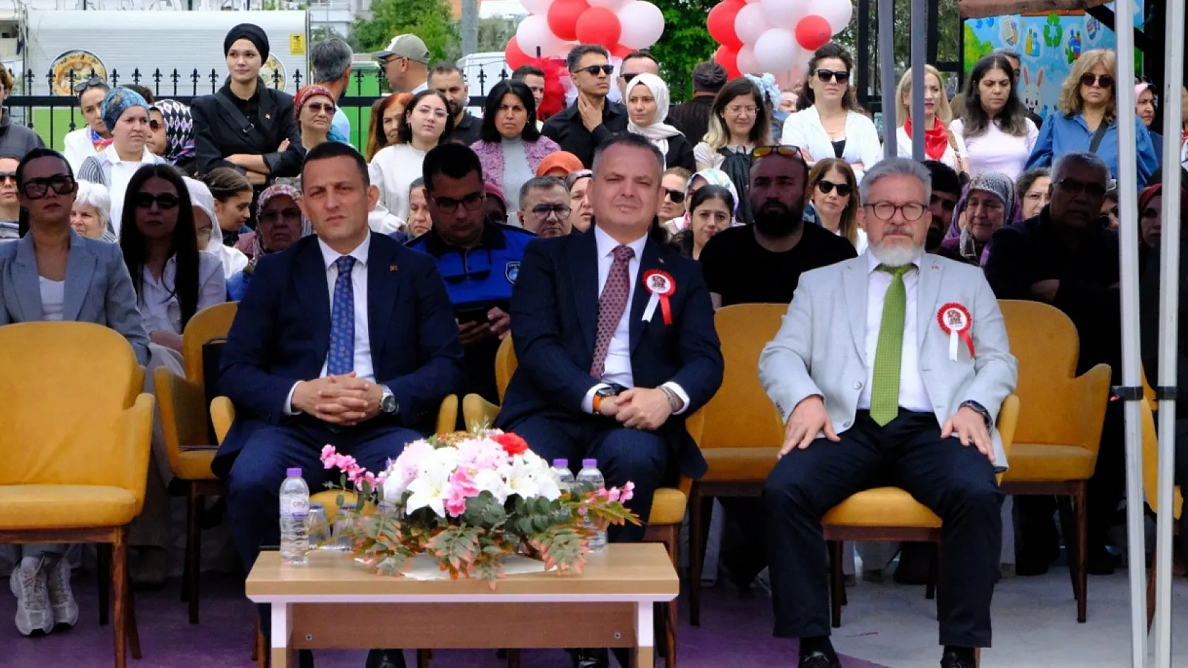 Fethiye'de 23 Nisan sevinci: Öğrencilerden alkış alan gösteriler