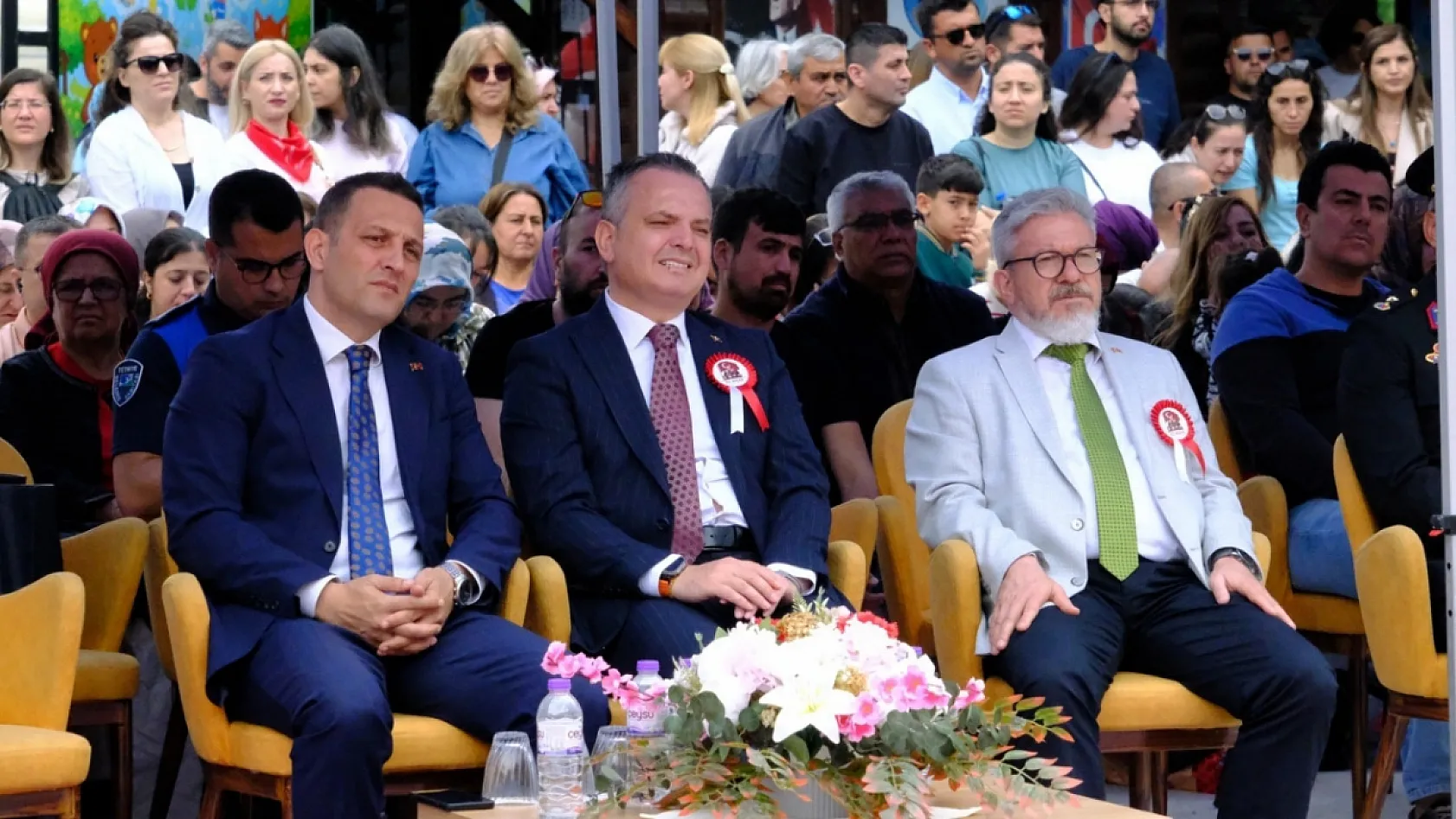 Fethiye'de 23 Nisan sevinci: Öğrencilerden alkış alan gösteriler