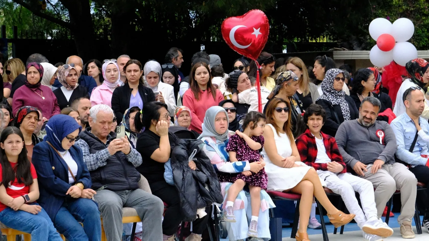Fethiye'de 23 Nisan sevinci: Öğrencilerden alkış alan gösteriler