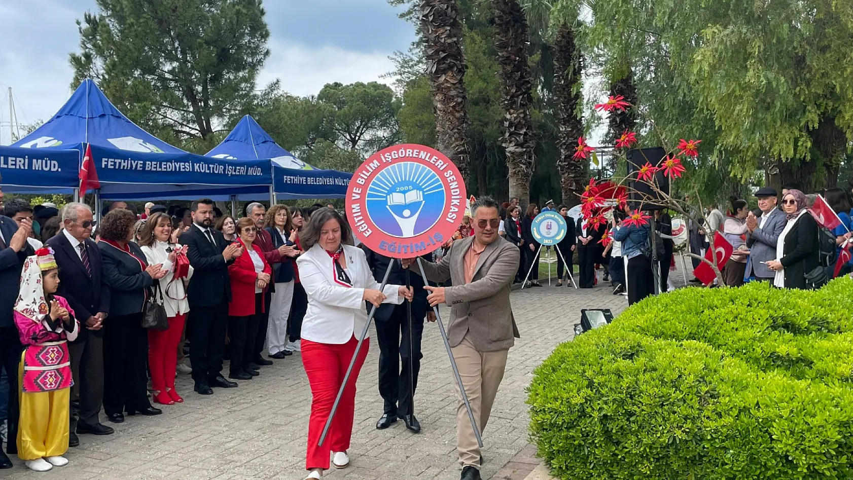 Fethiye'de 23 Nisan'da alternatif çelenk töreni: Hem bayram hem hüzün