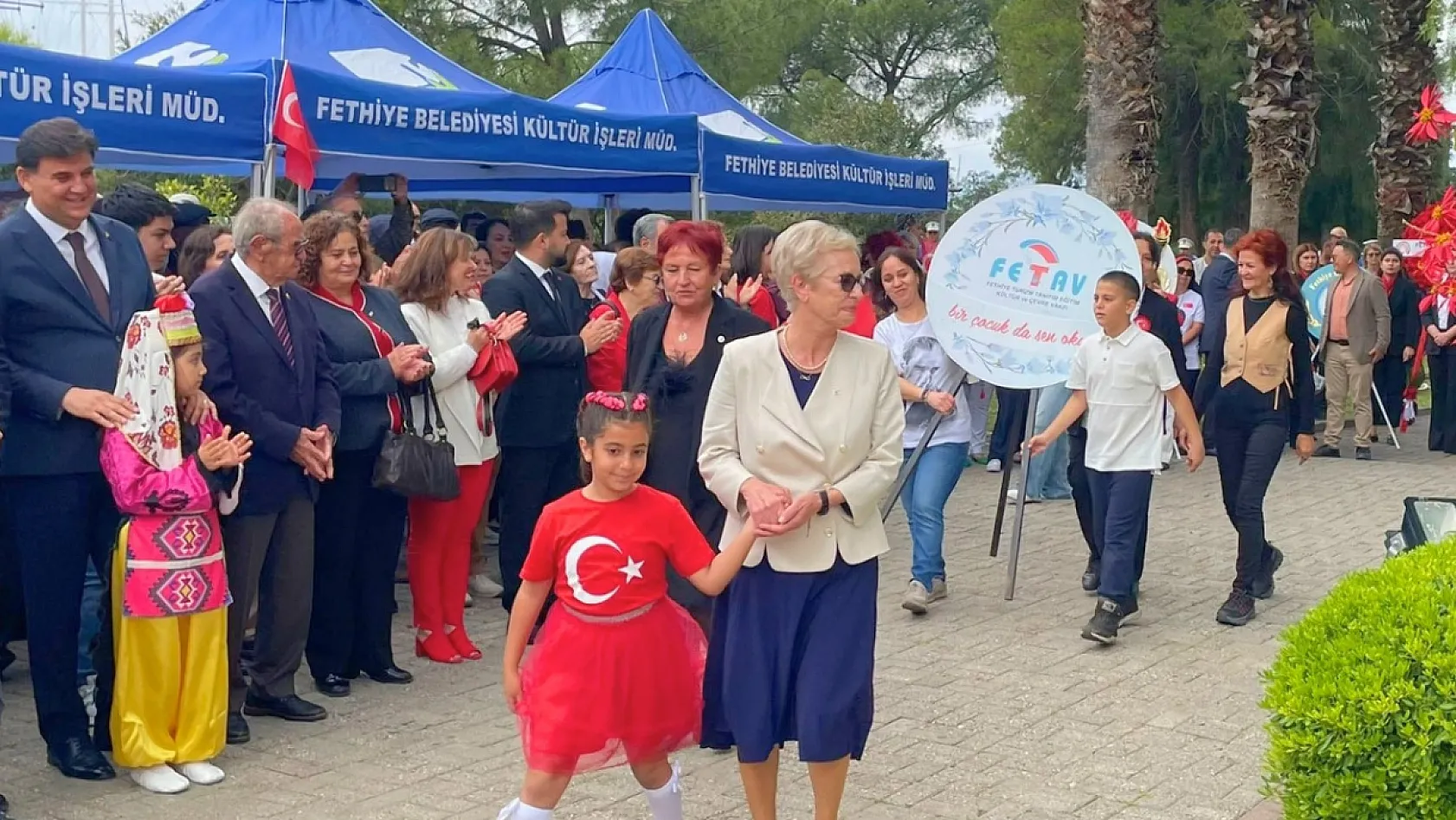 Fethiye'de 23 Nisan'da alternatif çelenk töreni: Hem bayram hem hüzün