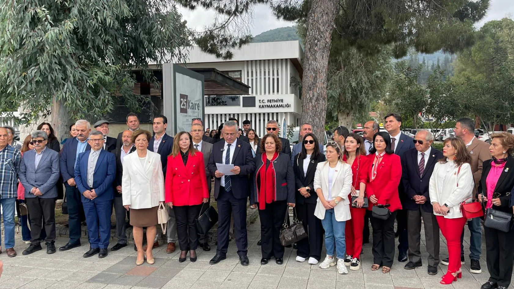 Fethiye'de 23 Nisan'da 'Milli Egemenlik' vurgusu: CHP'den sert mesajlar
