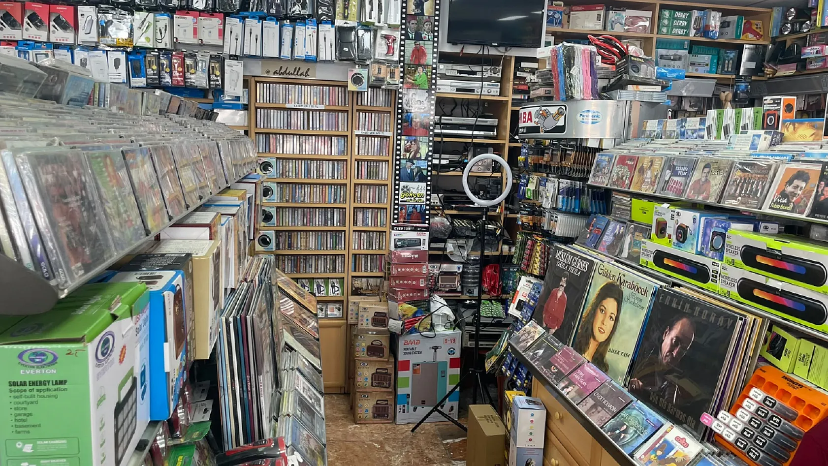 Fethiye'de 43 yıllık müzik hafızası: Kasetten dijitale uzanan bir ömür