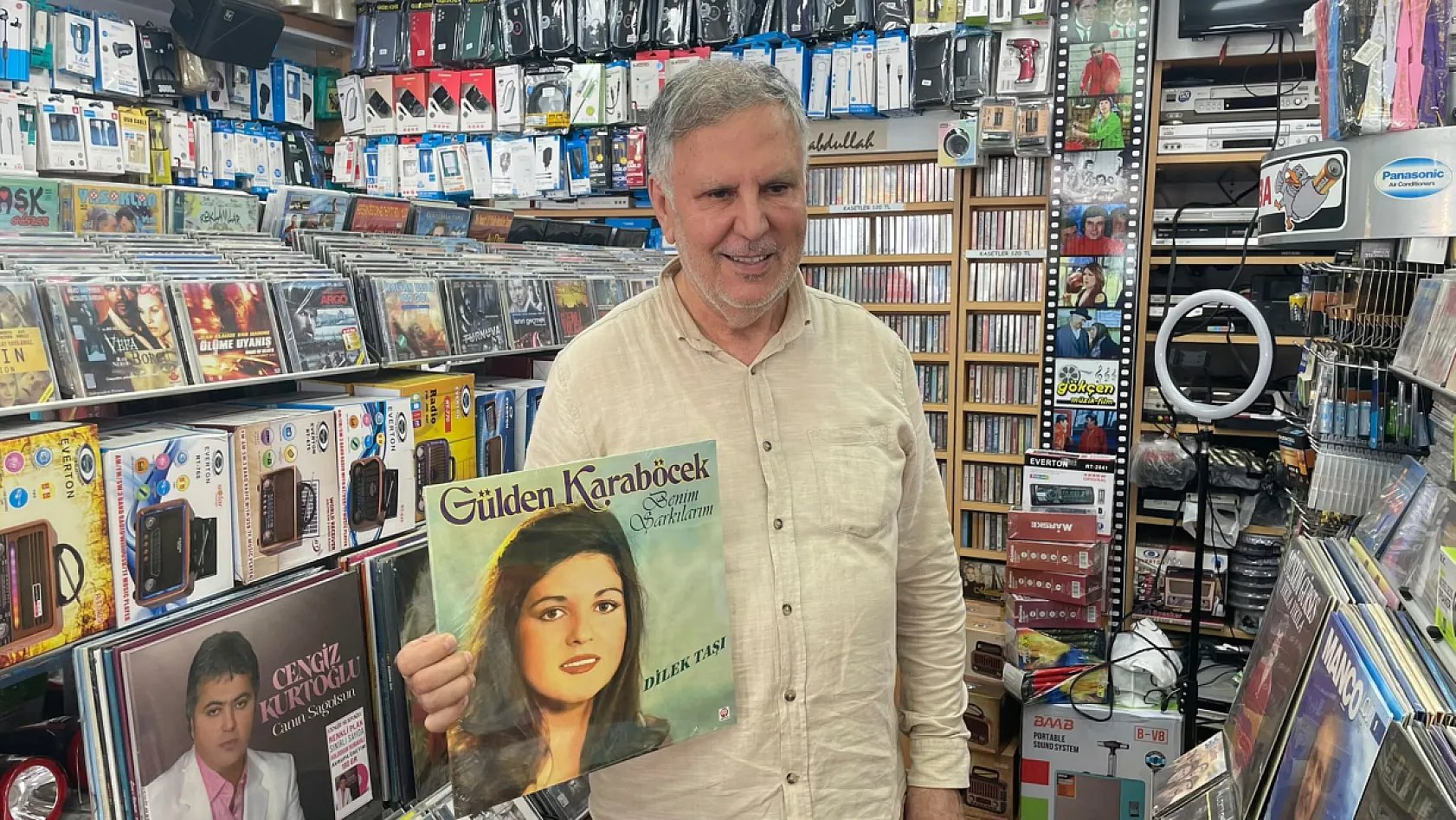 Fethiye'de 43 yıllık müzik hafızası: Kasetten dijitale uzanan bir ömür