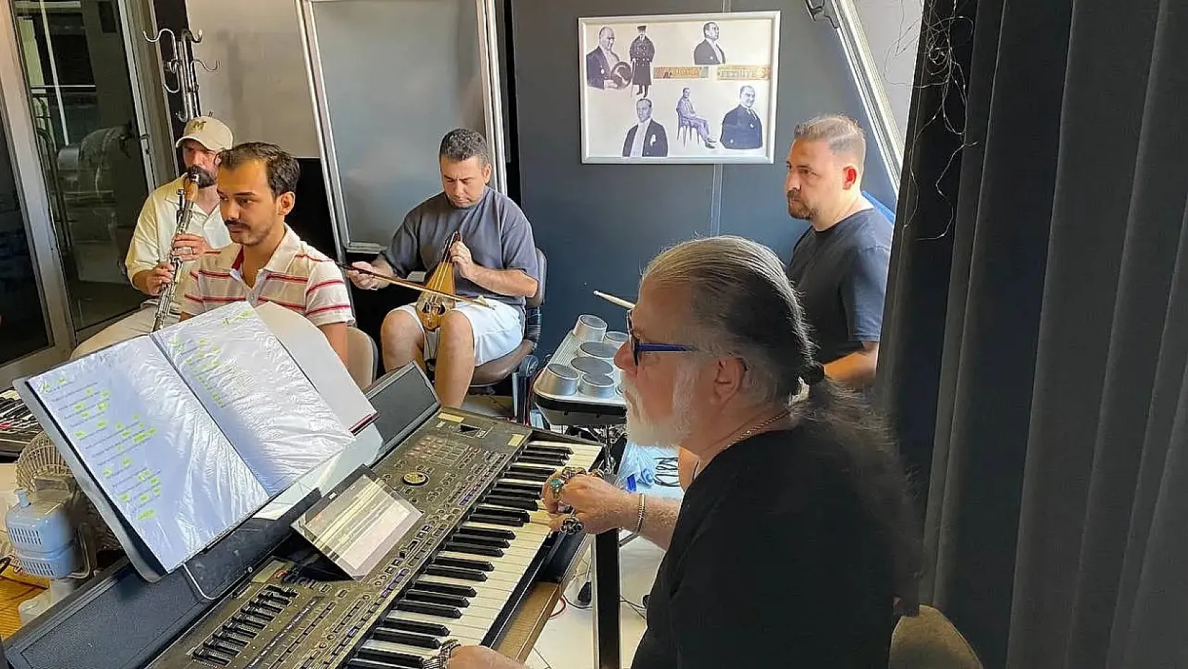Fethiye'de 90'lar rüzgarı esecek: 'Makam-ı Pop' korosu bu akşam sahne alıyor