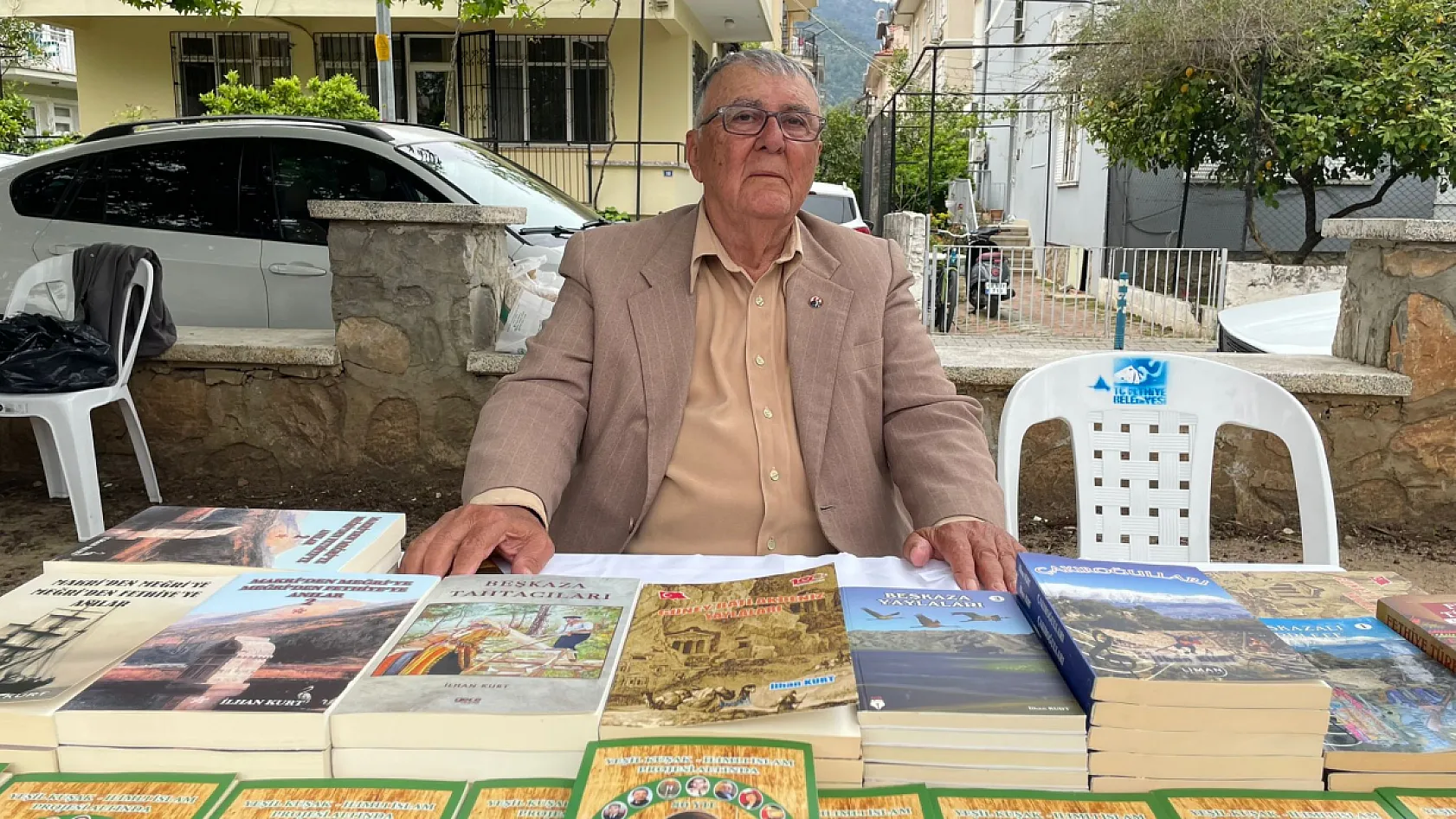 Fethiye'de ADD Kermesinde İlhan Kurt'tan kitap bağışı ve tarih vurgusu