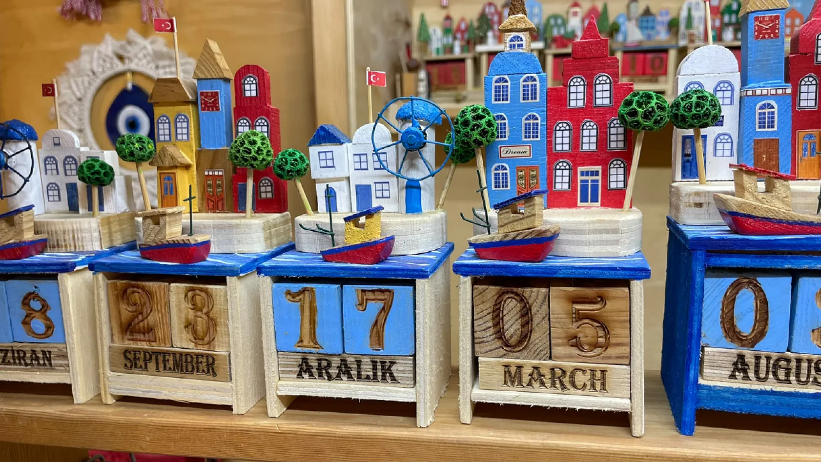 Fethiye'de ahşaba hayat veren dokunuşlar, emekle sanata dönüşüyor