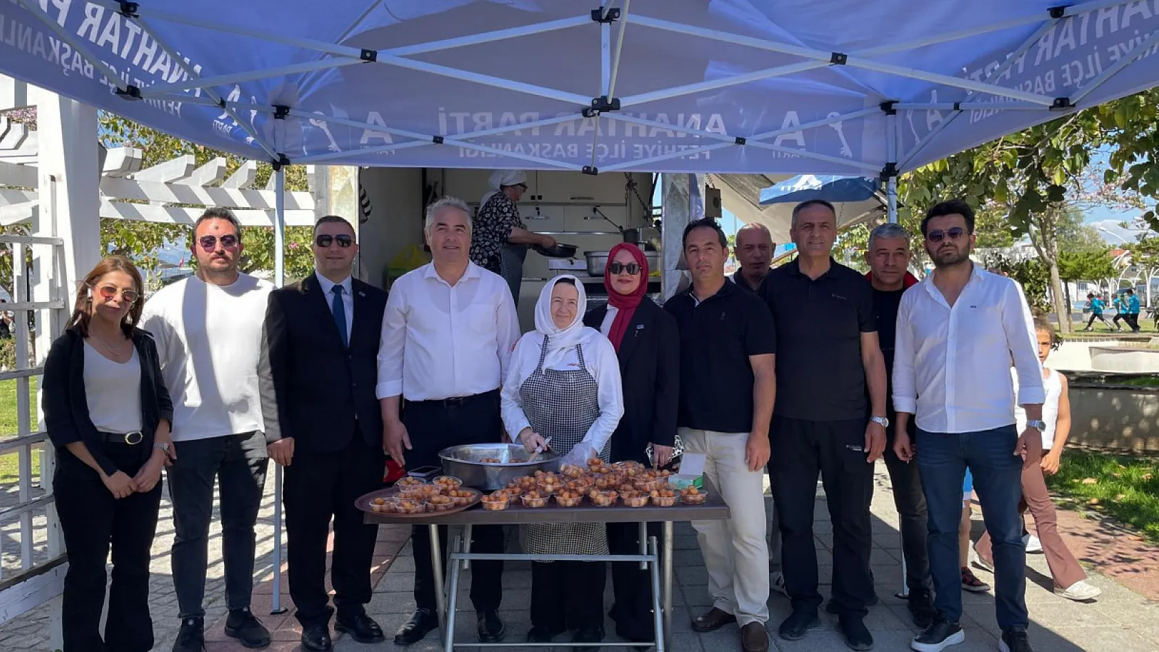 Fethiye'de Anahtar Parti'den şehitler ve gaziler için lokma hayrı