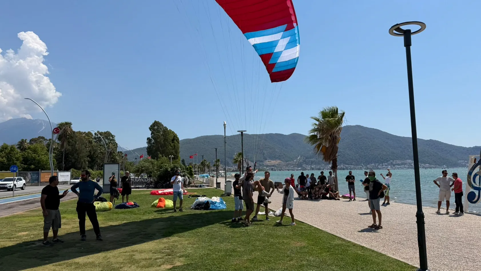Fethiye'de Babadağ'ın cesur kanatları, hayatını kaybeden pilotları ve şehitleri unutmadı