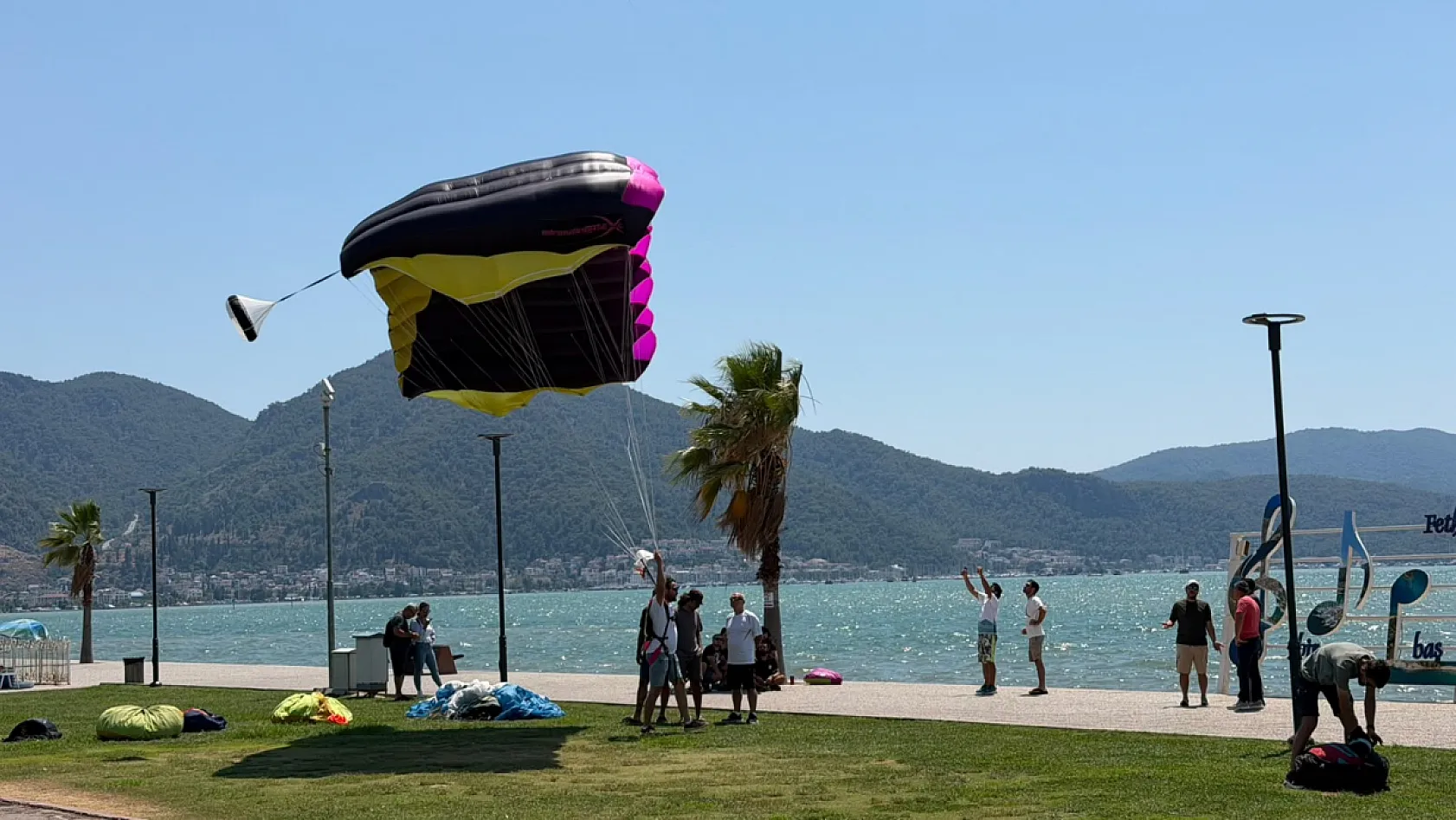 Fethiye'de Babadağ'ın cesur kanatları, hayatını kaybeden pilotları ve şehitleri unutmadı