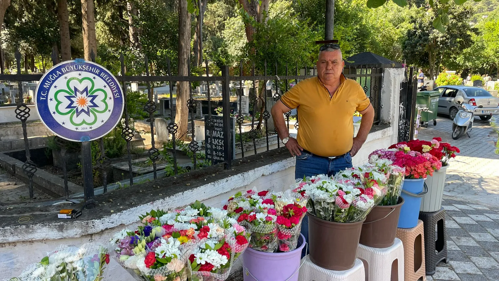 Fethiye'de bayram öncesi kabirlerde hüzün ve dua