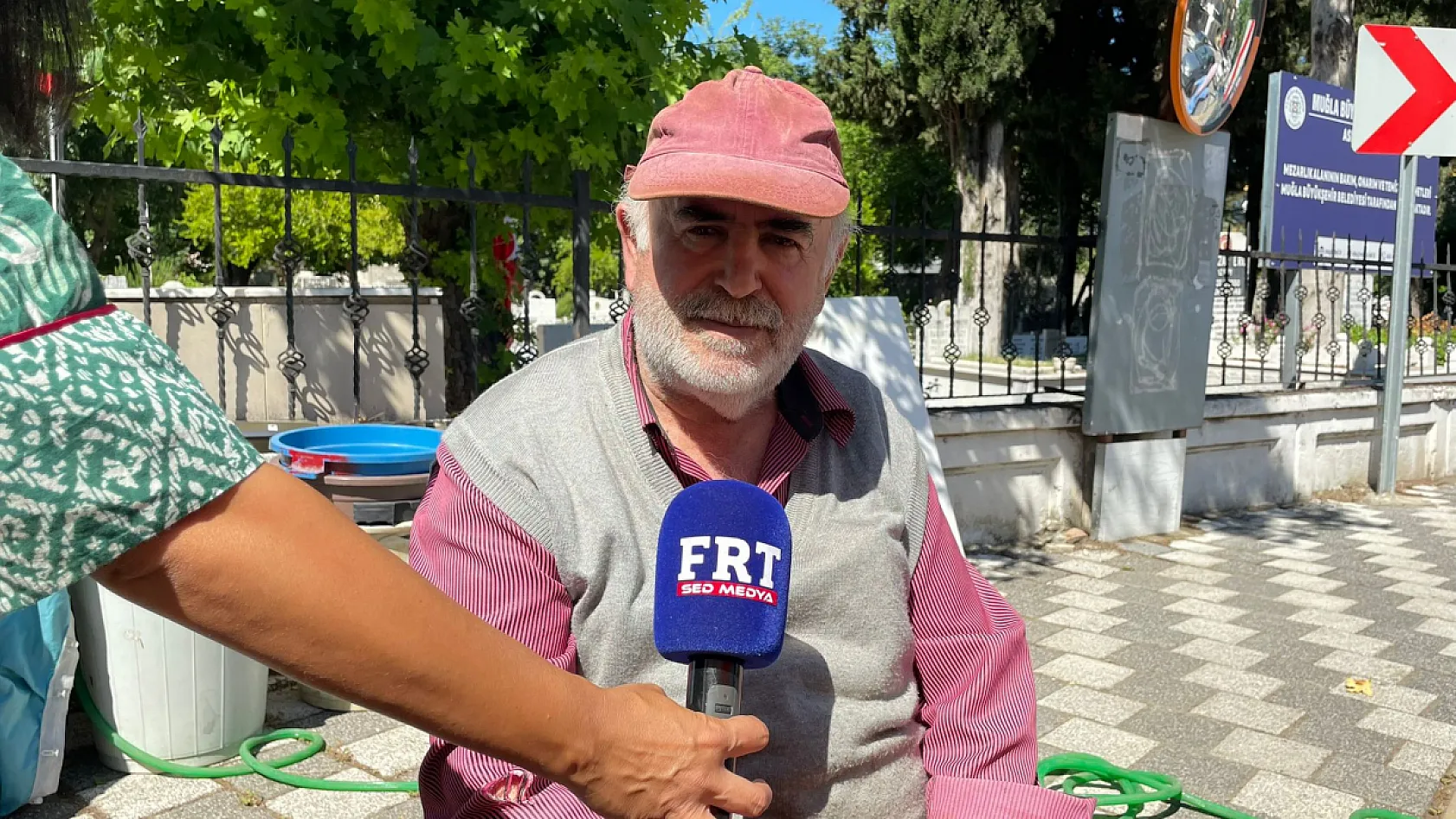 Fethiye'de bayram öncesi kabirlerde hüzün ve dua
