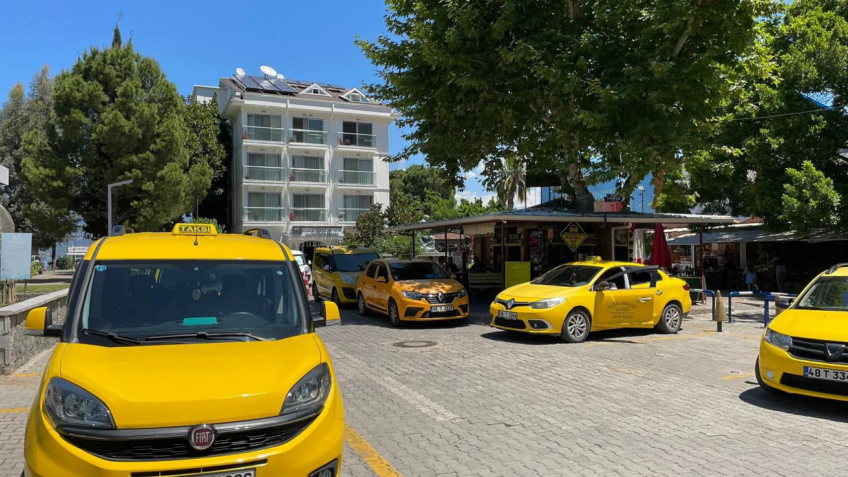 Fethiye'de bayram trafiği arttı: Taksicilerden toplu taşıma çağrısı