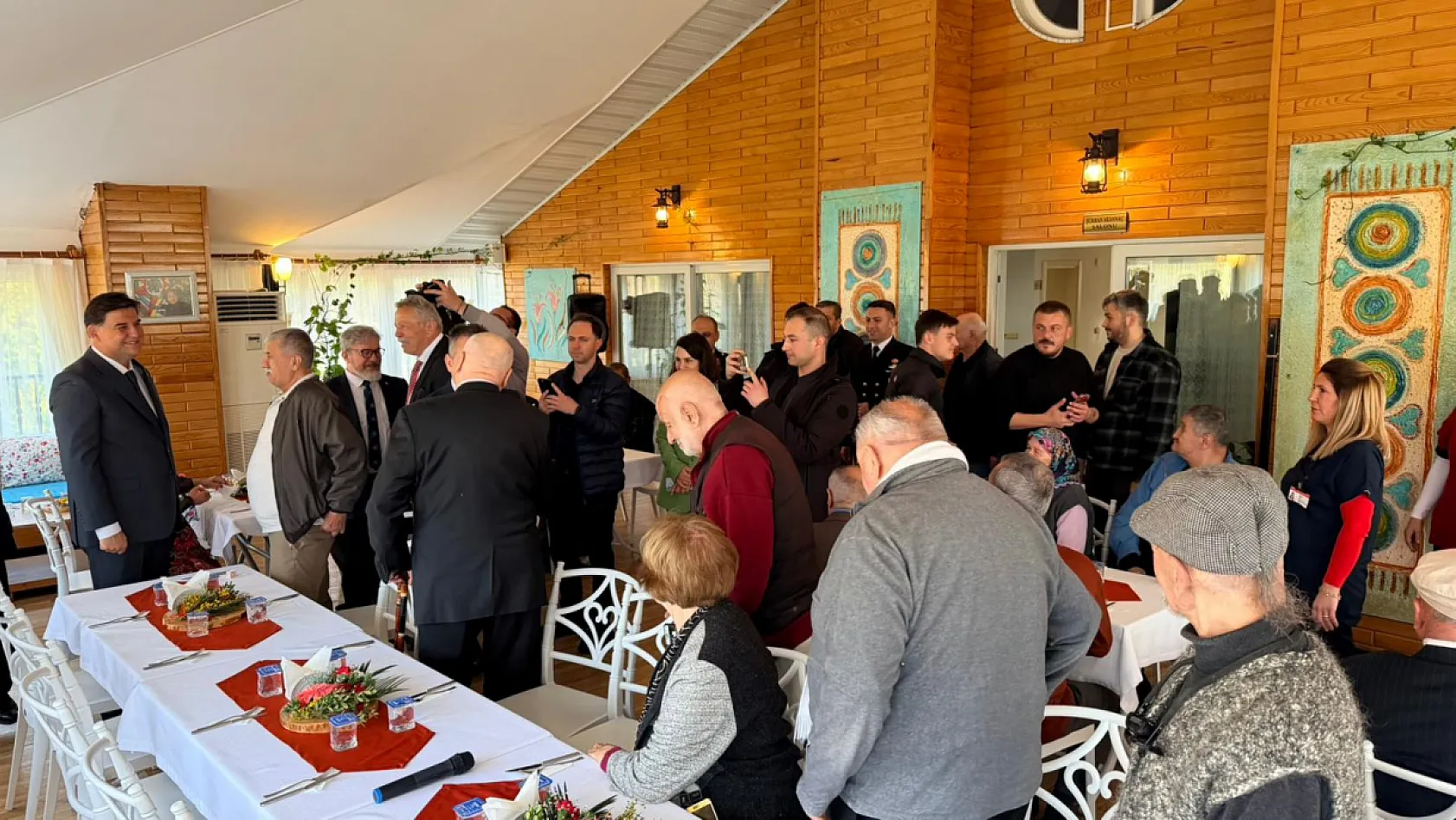Fethiye'de bayramda anlamlı ziyaret: Huzurevi sakinleri unutulmadı