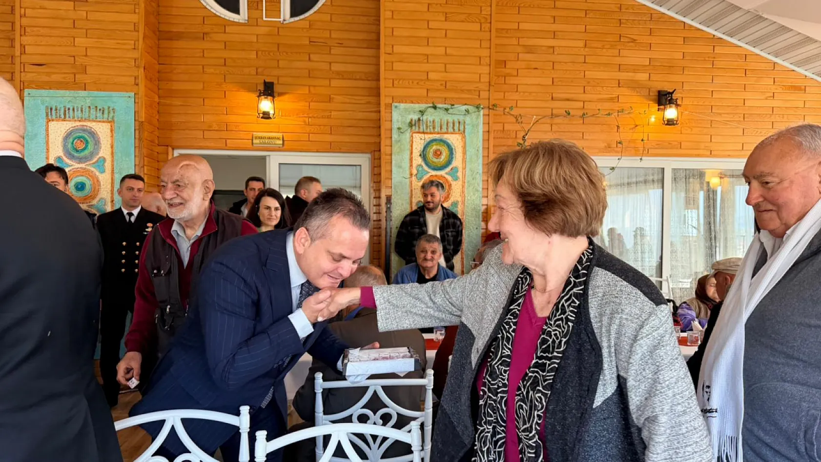 Fethiye'de bayramda anlamlı ziyaret: Huzurevi sakinleri unutulmadı
