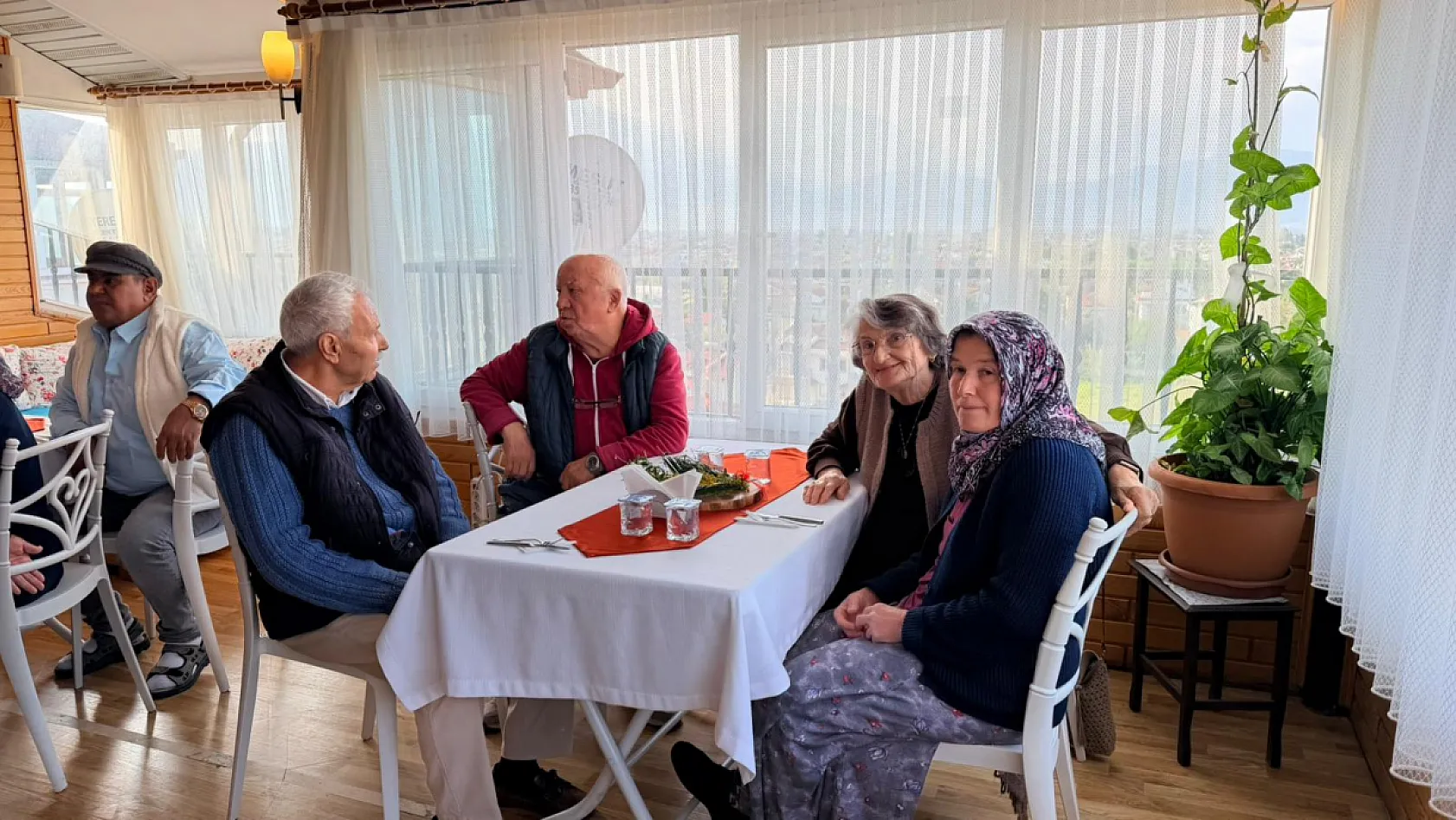 Fethiye'de bayramda anlamlı ziyaret: Huzurevi sakinleri unutulmadı