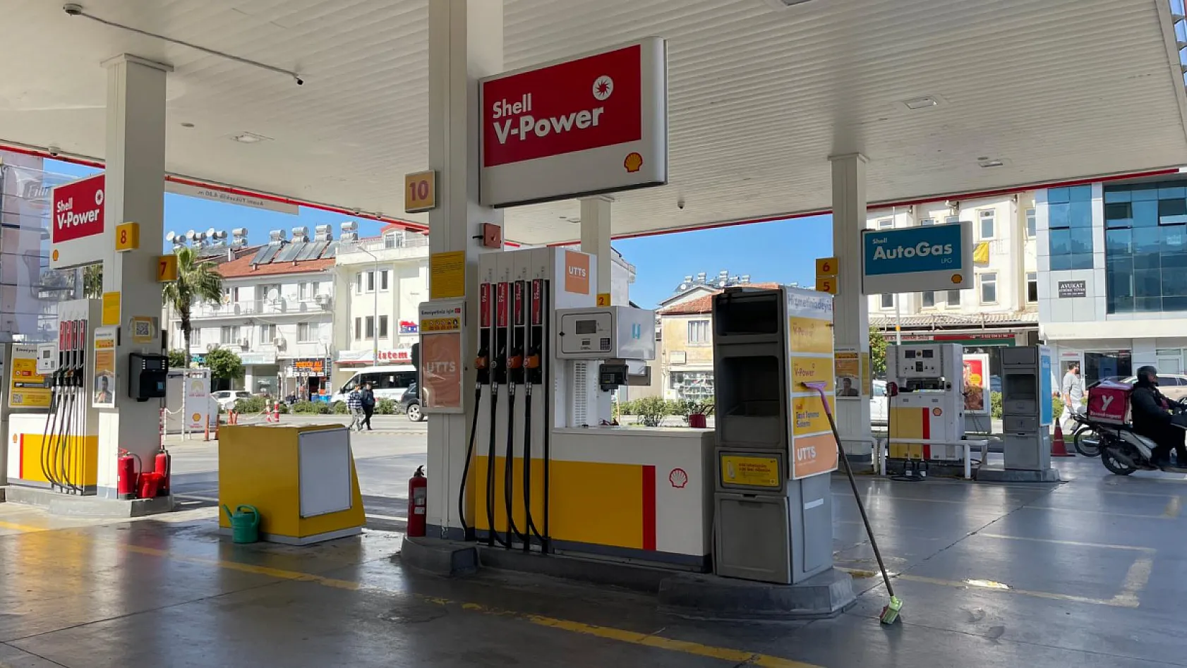 Fethiye'de bir kadın: 'Hem anne, hem emekçi'