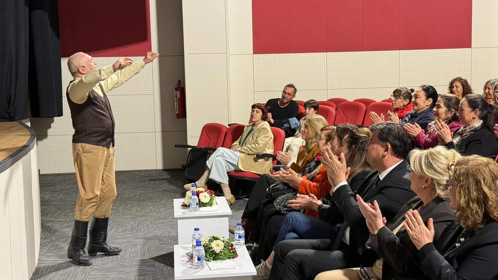Fethiye'de tarih sahneyle buluştu, Vecihi Hürkuş anlatıldı