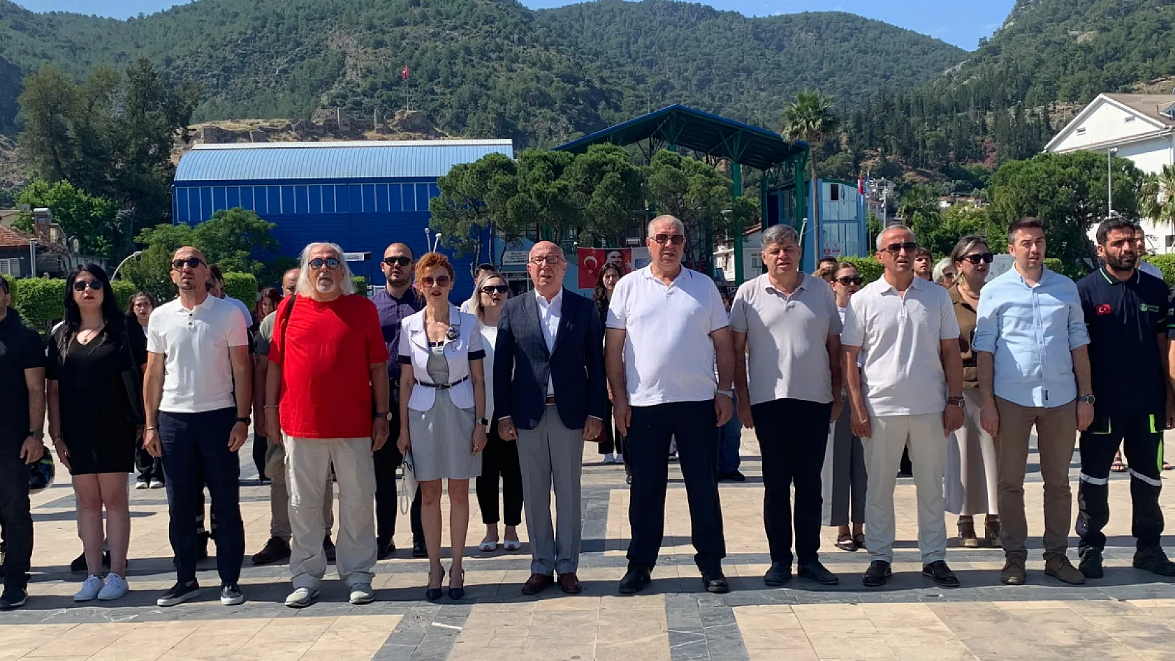 Fethiye'de Çevre Haftası etkinlikleri çelenk sunma töreniyle başladı