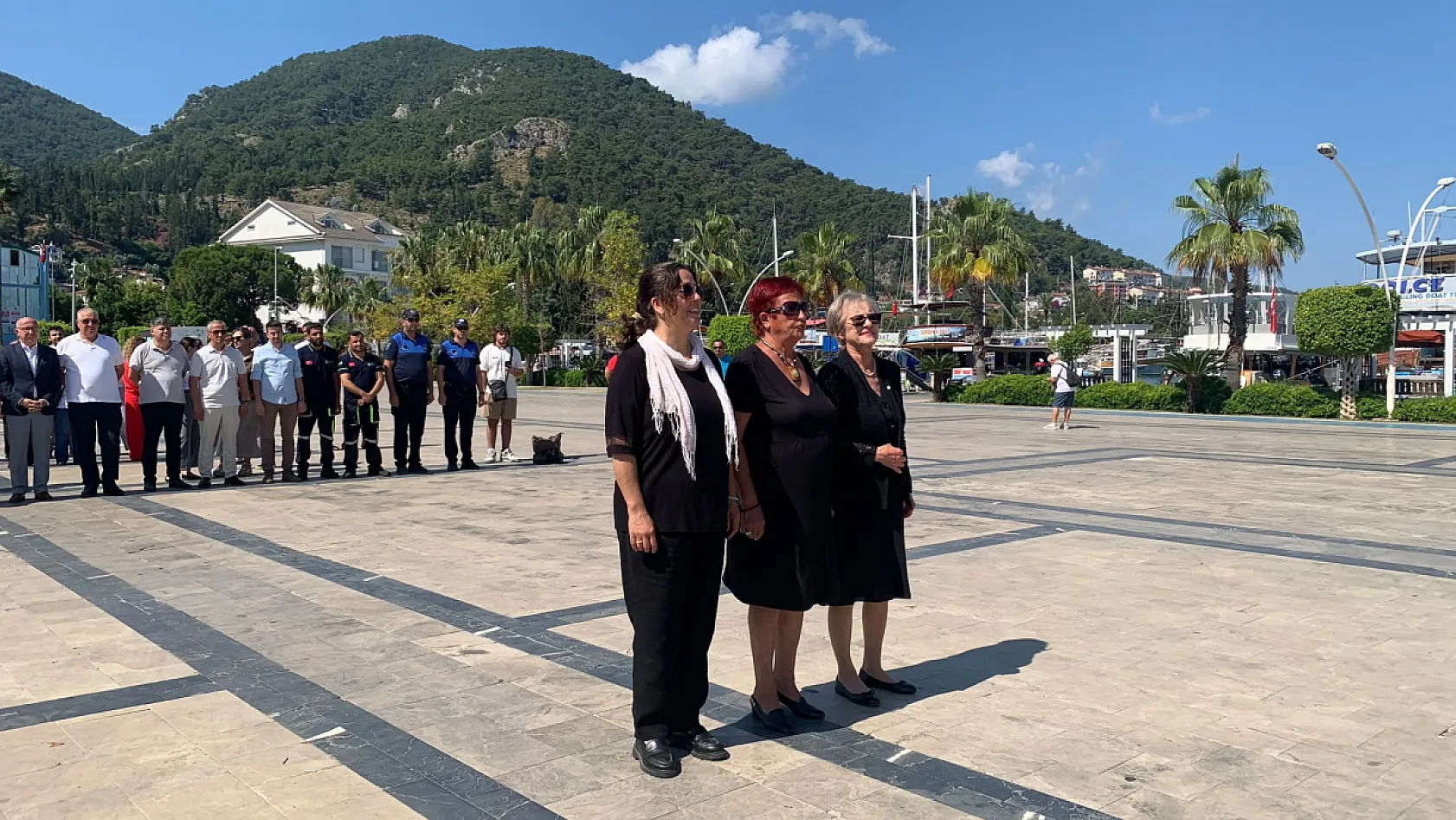 Fethiye'de Çevre Haftası etkinlikleri çelenk sunma töreniyle başladı
