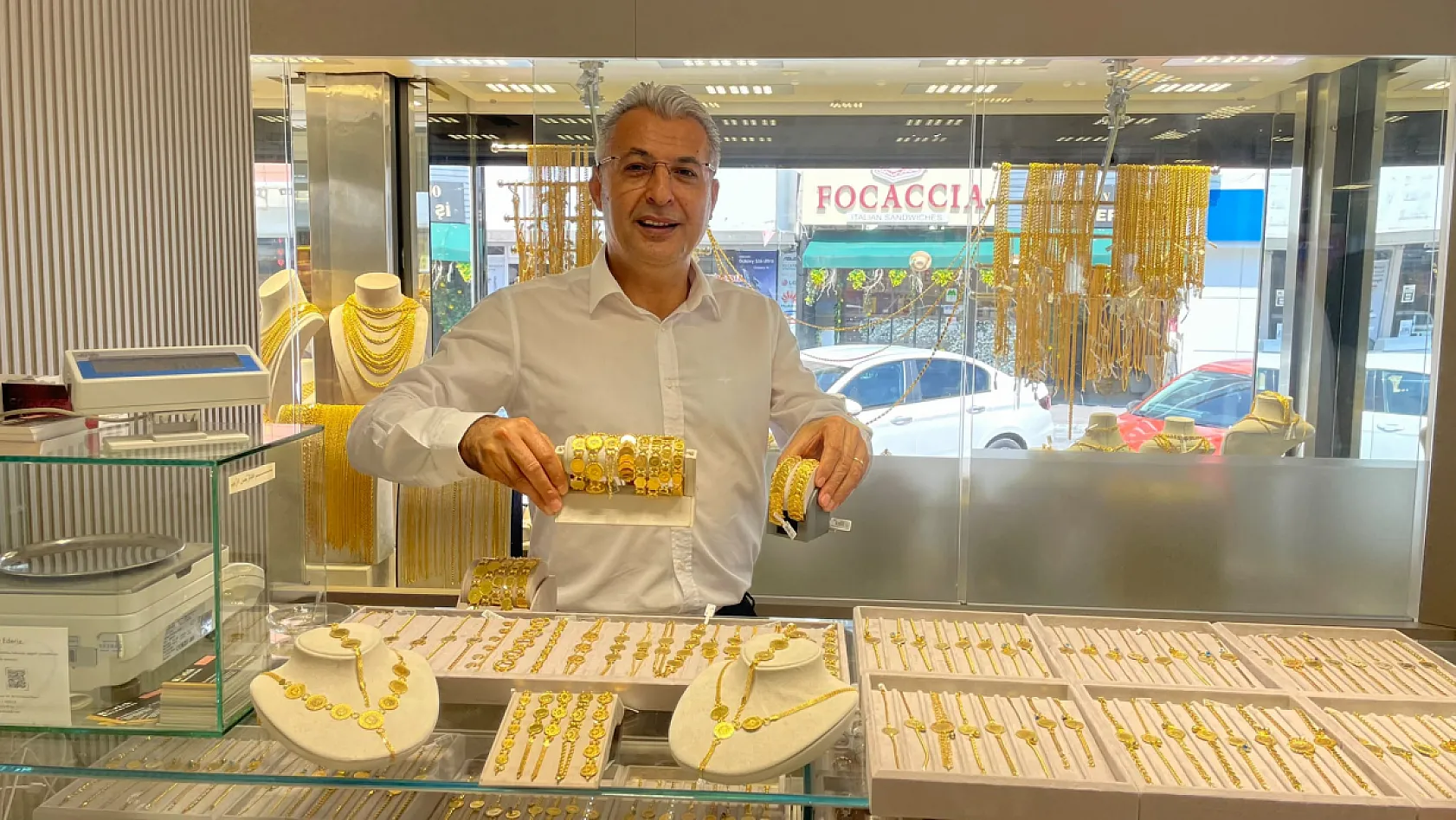 Fethiye'de çeyrekli bilekliklere yoğun ilgi: Hem takı hem yatırım aracı oldu