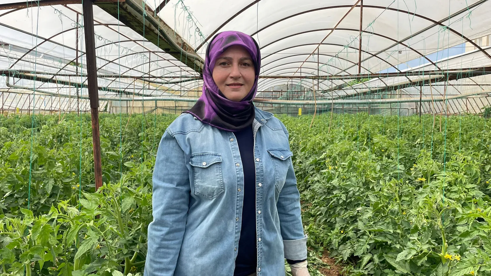 Fethiye'de Çiftçilik Yapıyor, Sosyal Medyada Üretimi Anlatıyor