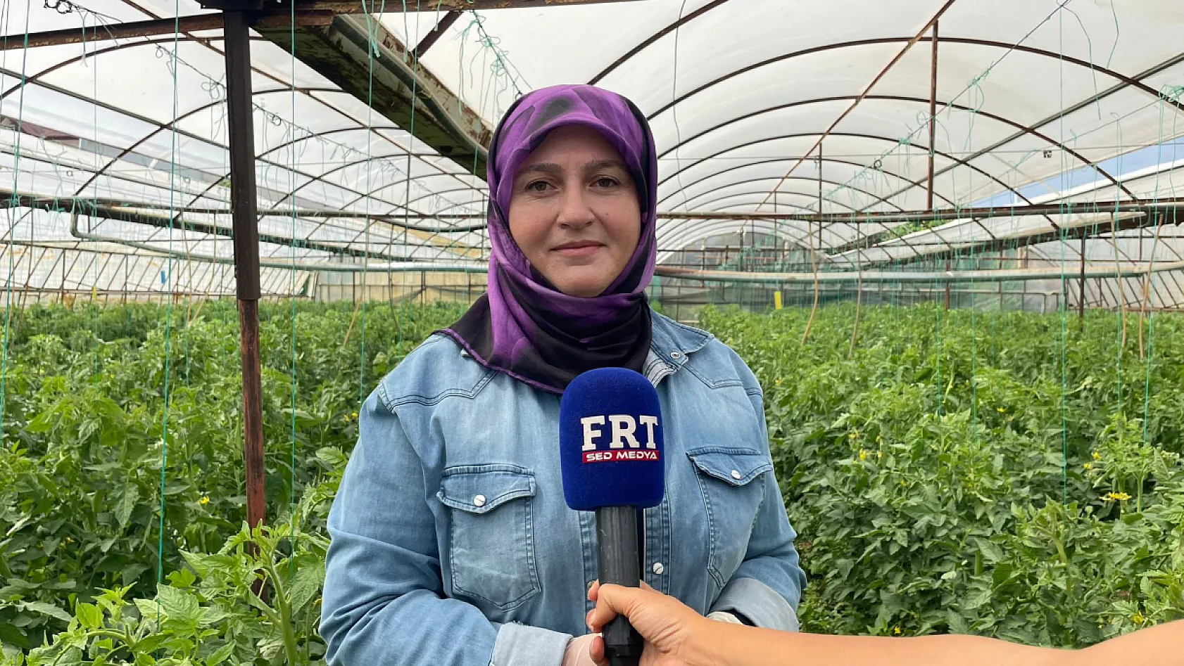Fethiye'de Çiftçilik Yapıyor, Sosyal Medyada Üretimi Anlatıyor