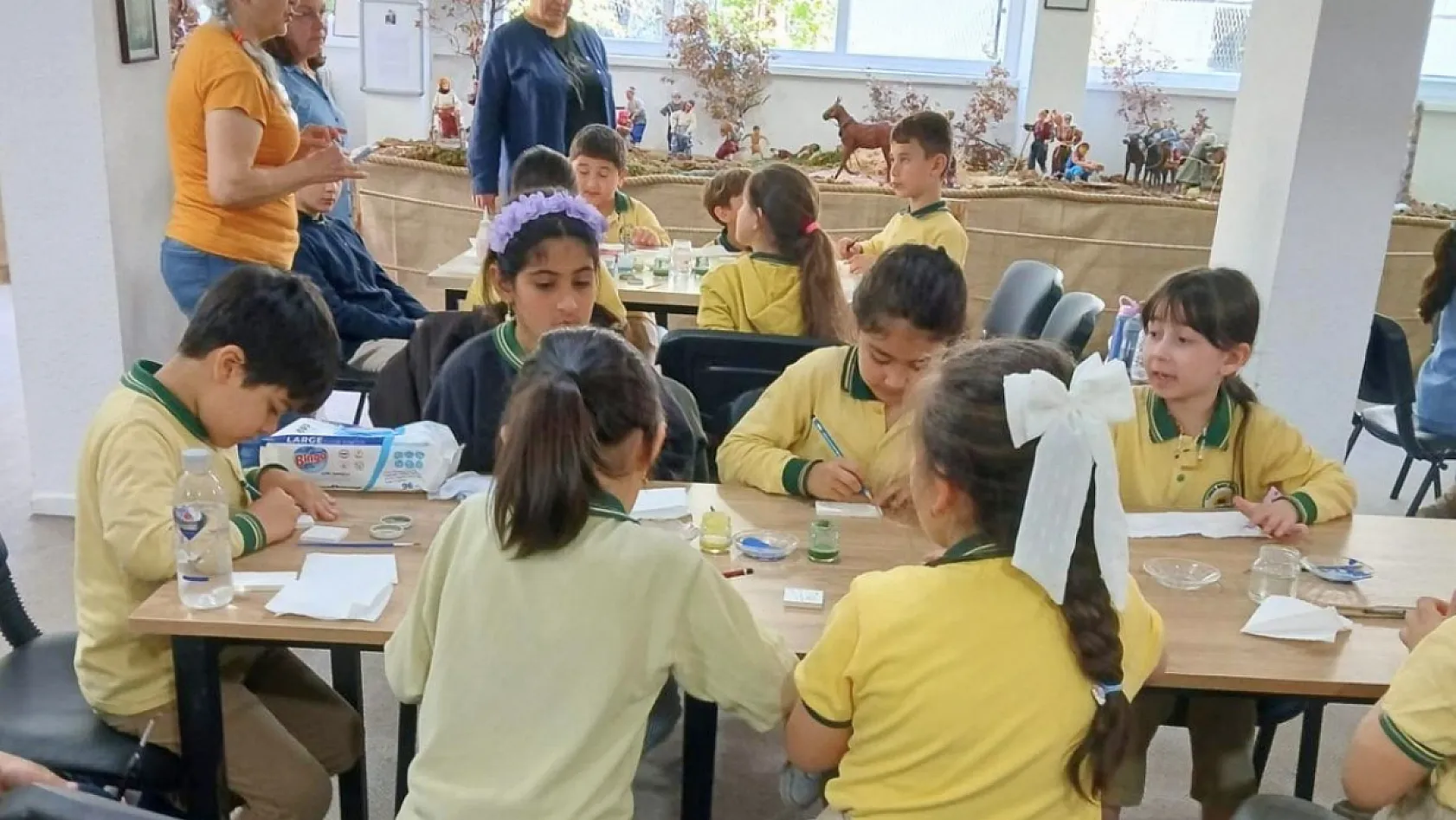 Fethiye'de çocuklar teknolojiden uzaklaşıp sanata yöneldi