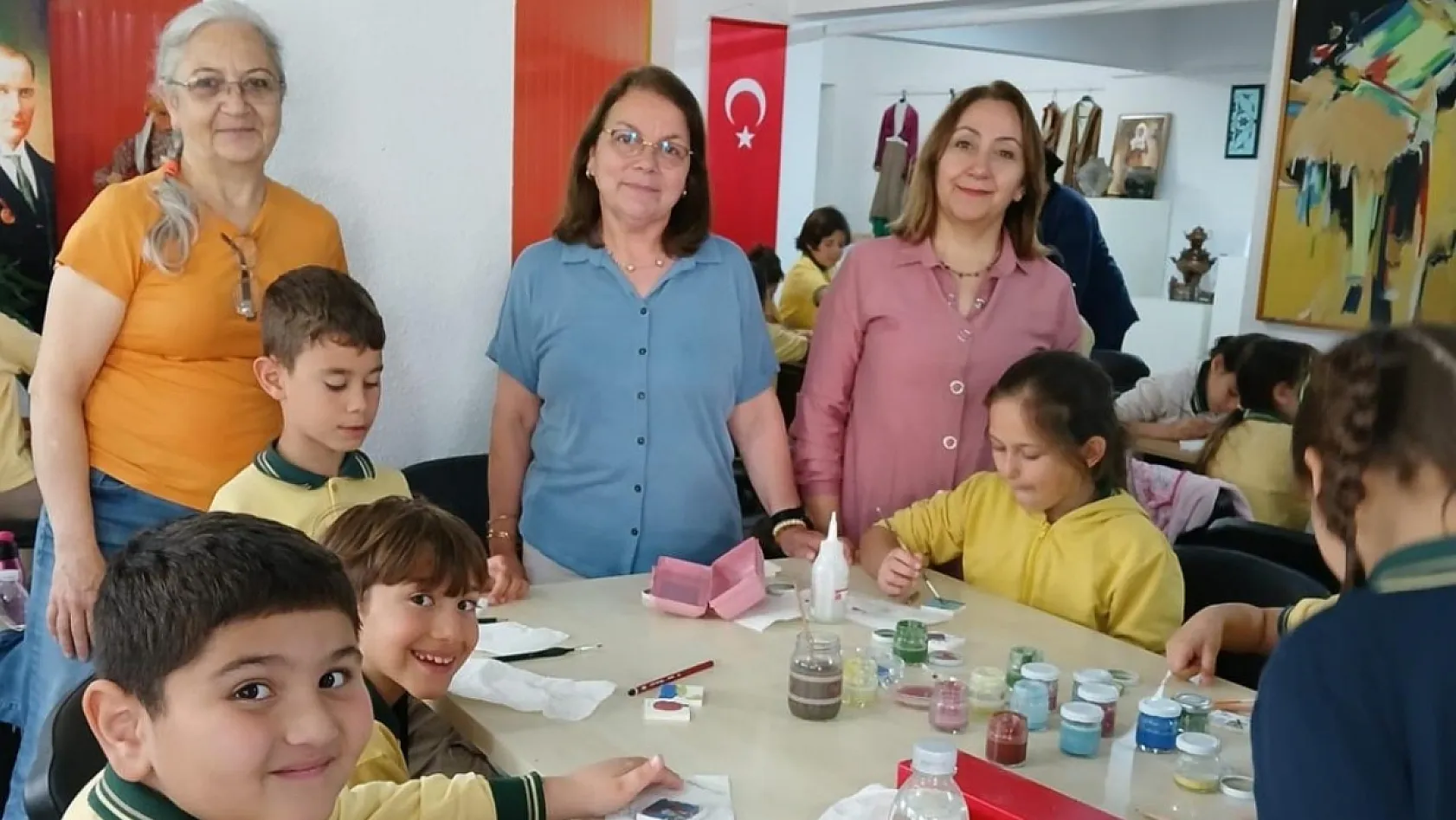 Fethiye'de çocuklar teknolojiden uzaklaşıp sanata yöneldi