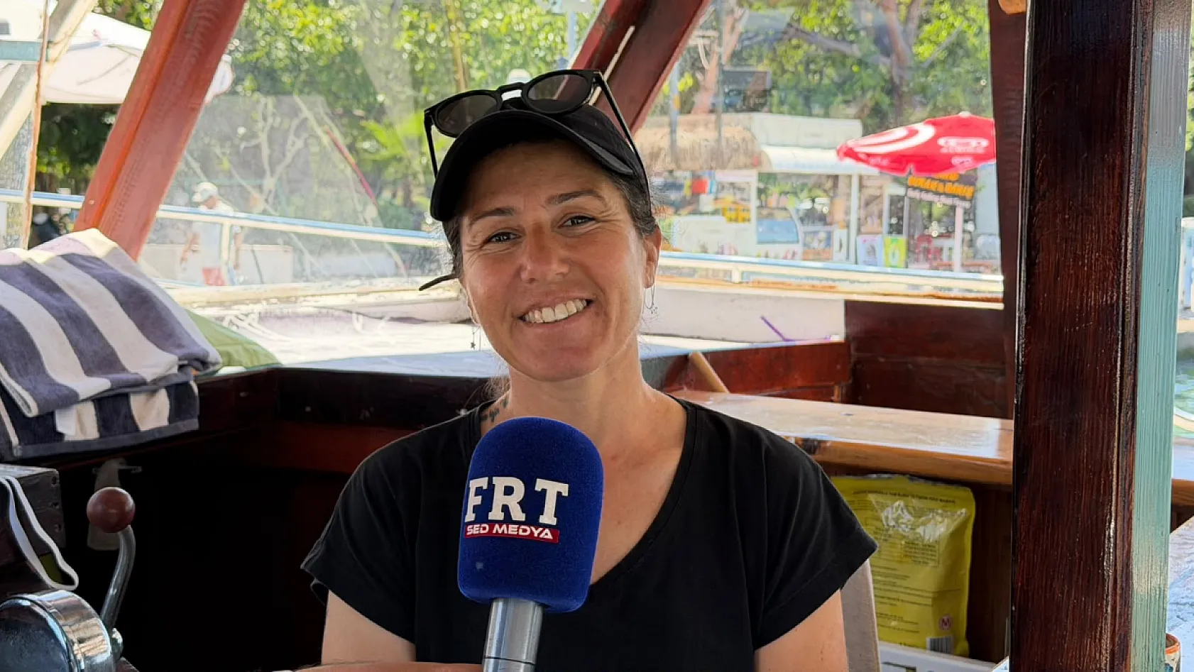 Fethiye'de dalgalara yön veren kadın: Çalış Boat Kooperatifi'nin tek kadın kaptanı