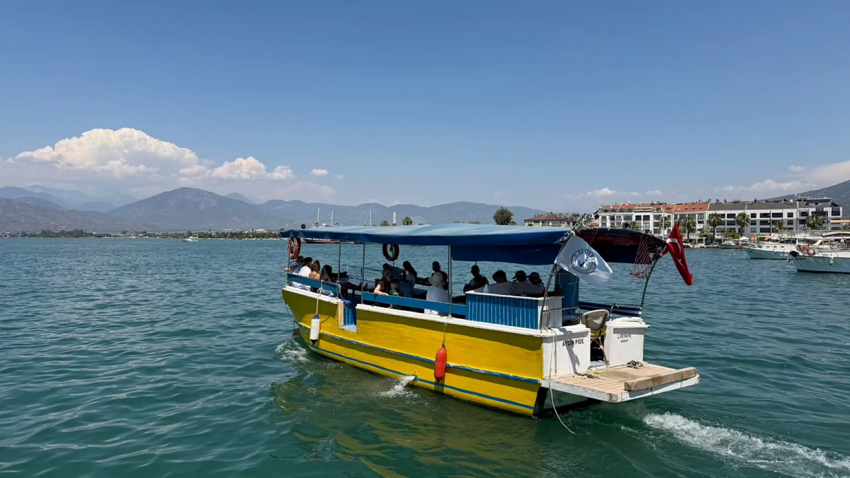 Fethiye'de dalgalara yön veren kadın: Çalış Boat Kooperatifi'nin tek kadın kaptanı